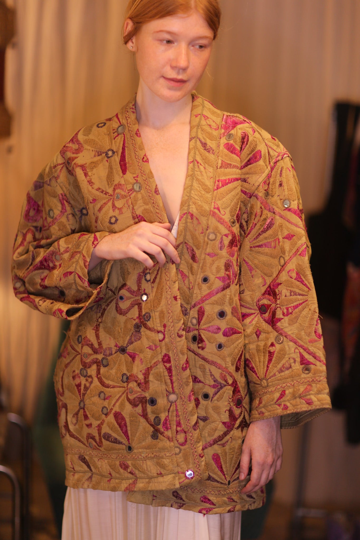 VINTAGE STYLE EMBROIDERED SHORT KIMONO MIAKA