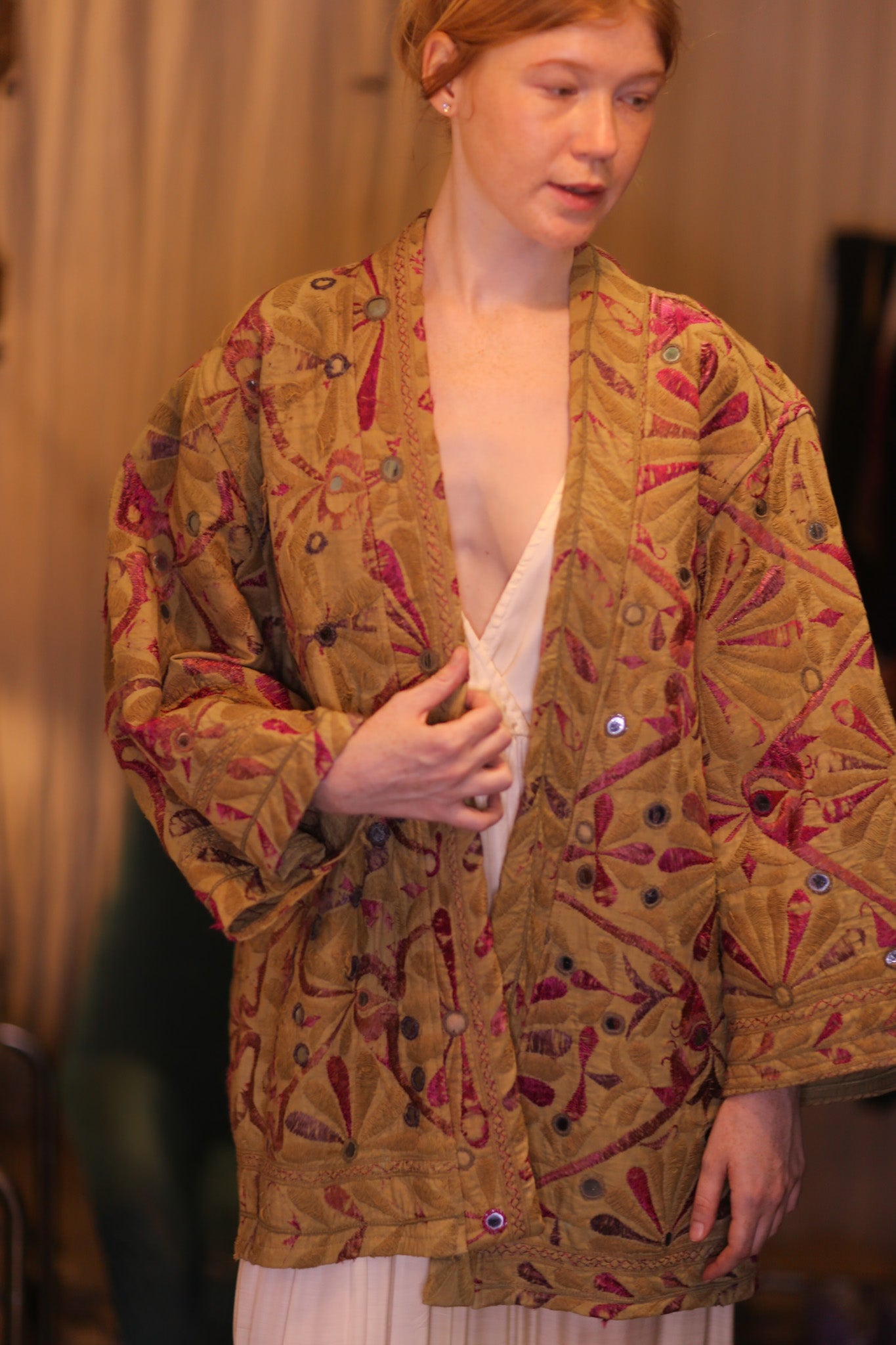 VINTAGE STYLE EMBROIDERED SHORT KIMONO MIAKA