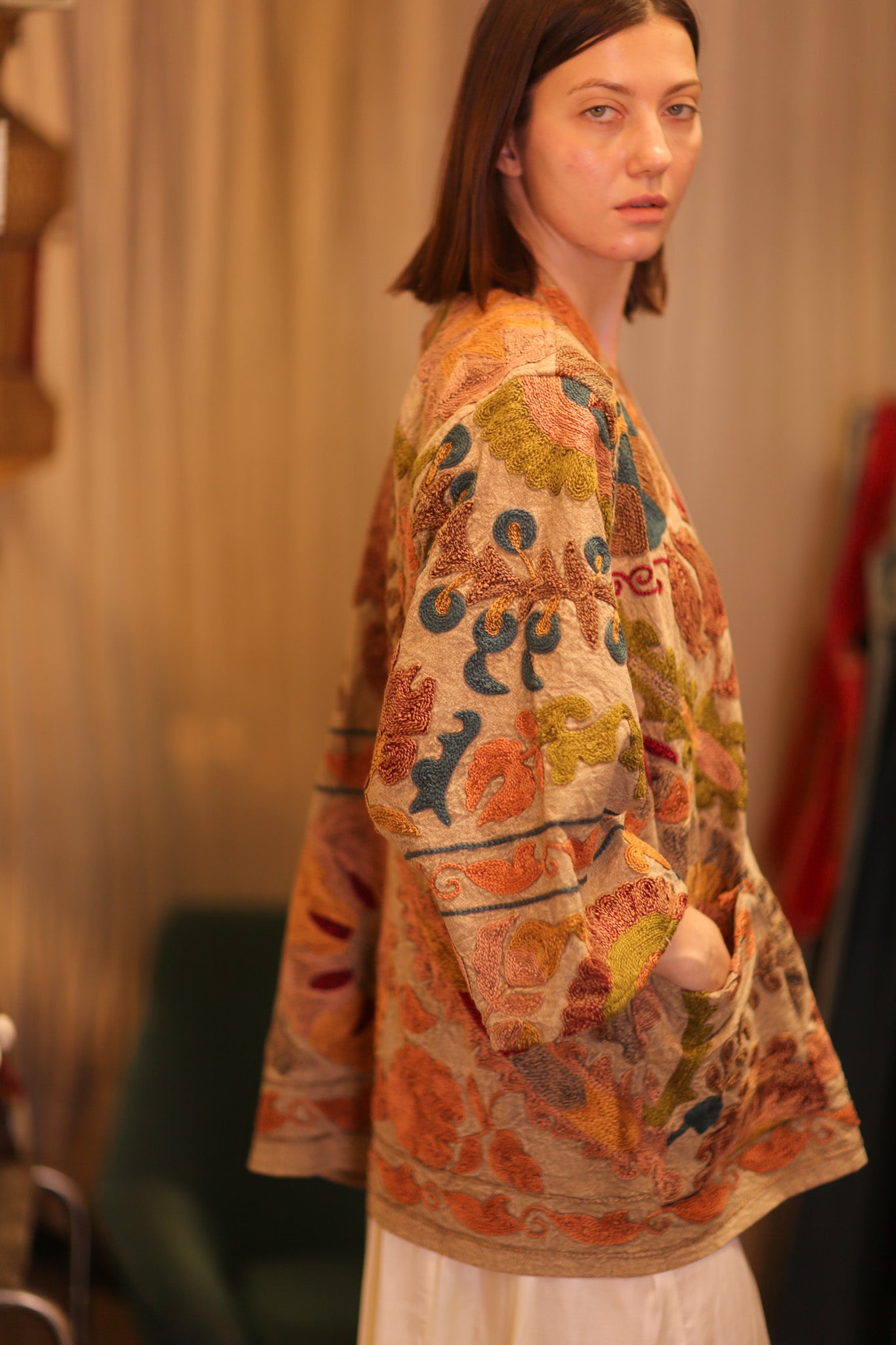 EMBROIDERED VELVET SHORT KIMONO MONTY LULU