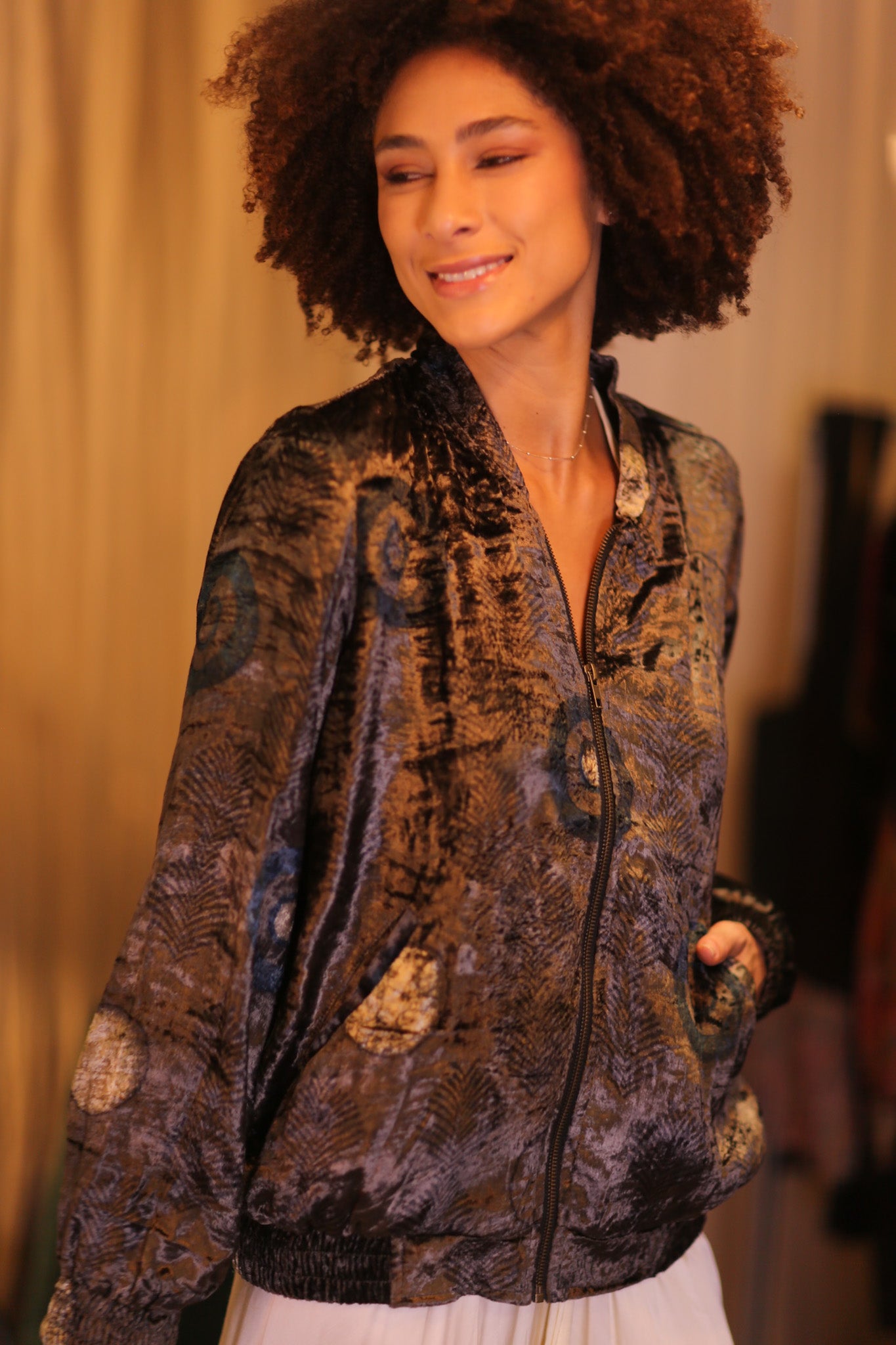 VELVET BOMBER JACKET ANCHA KAWTHAUNG