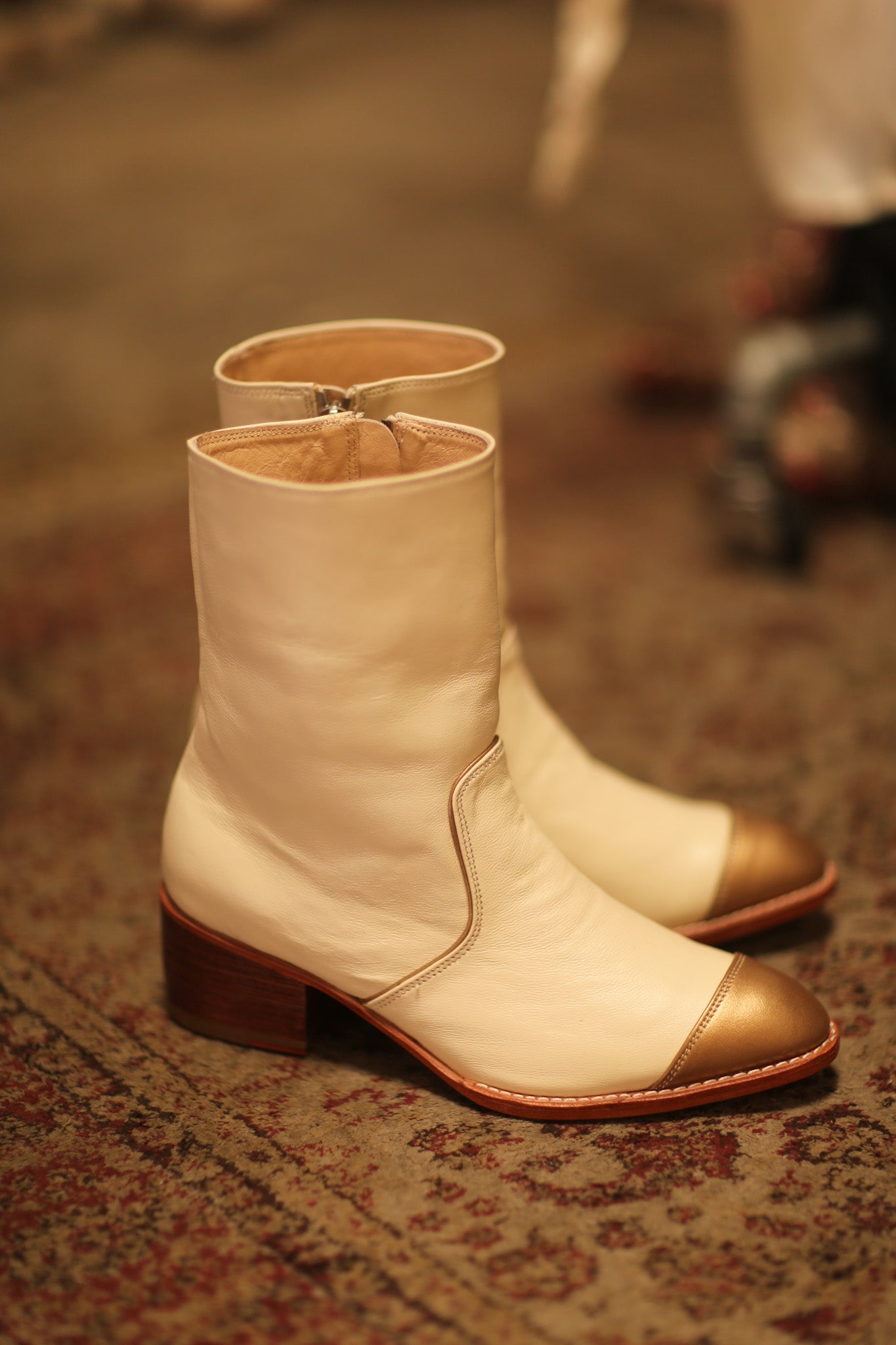 GOLD CAP CREAM BOOTS REYAL