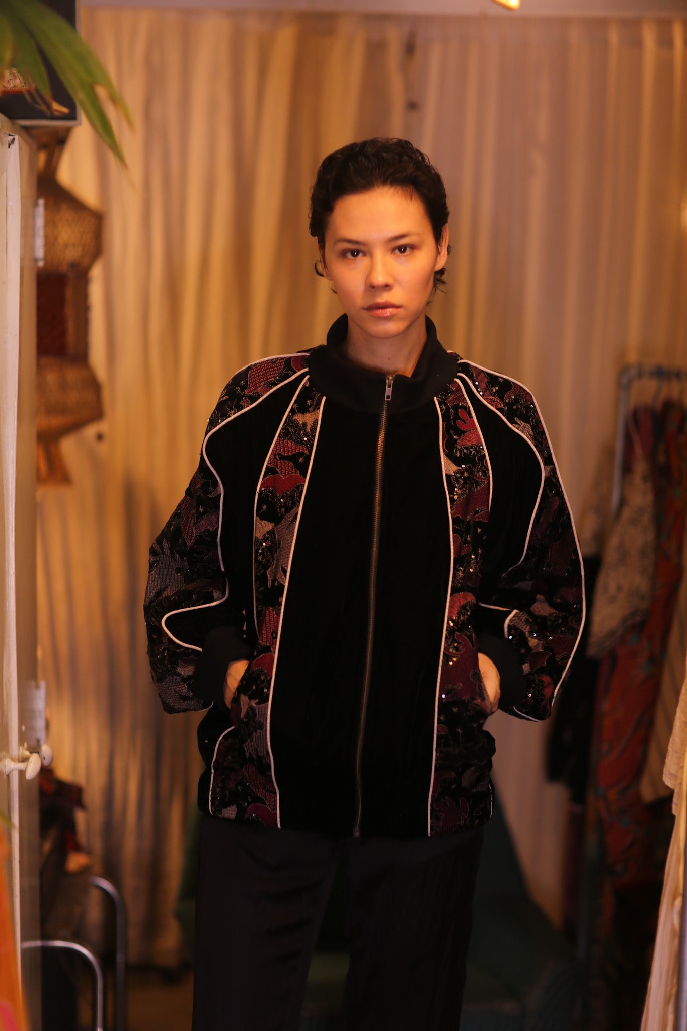 BLACK EMBROIDERED VELVET JACKET MINE