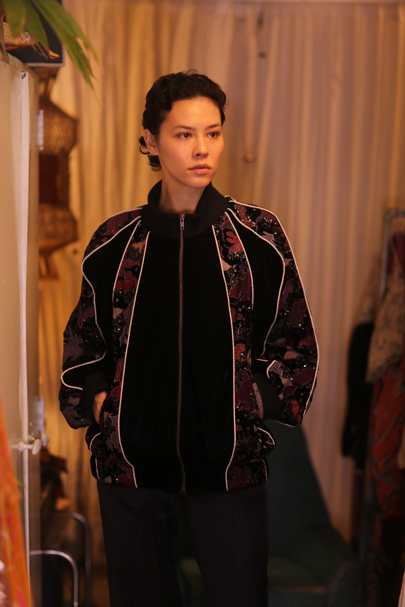 BLACK EMBROIDERED VELVET JACKET MINE