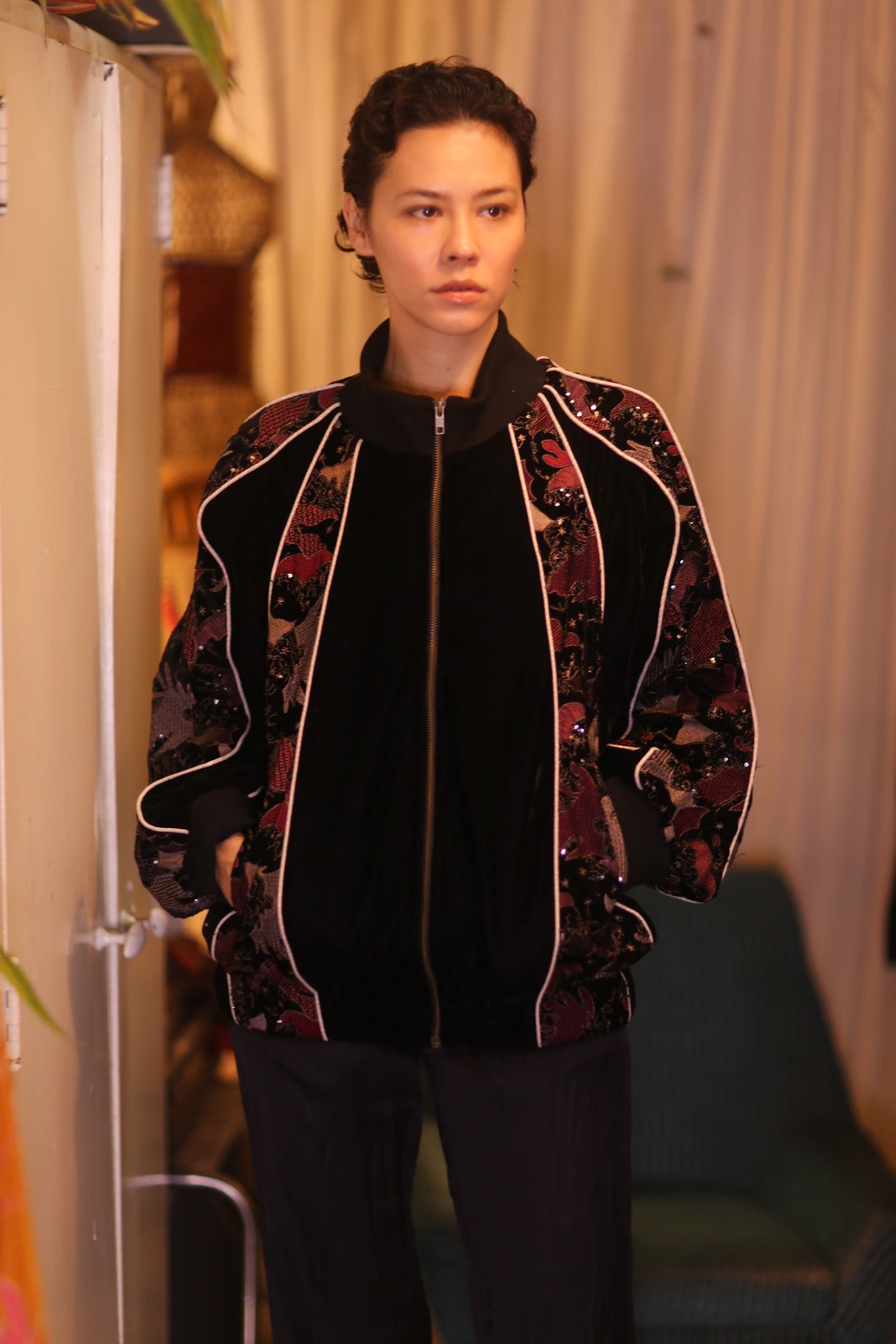 BLACK EMBROIDERED VELVET JACKET MINE