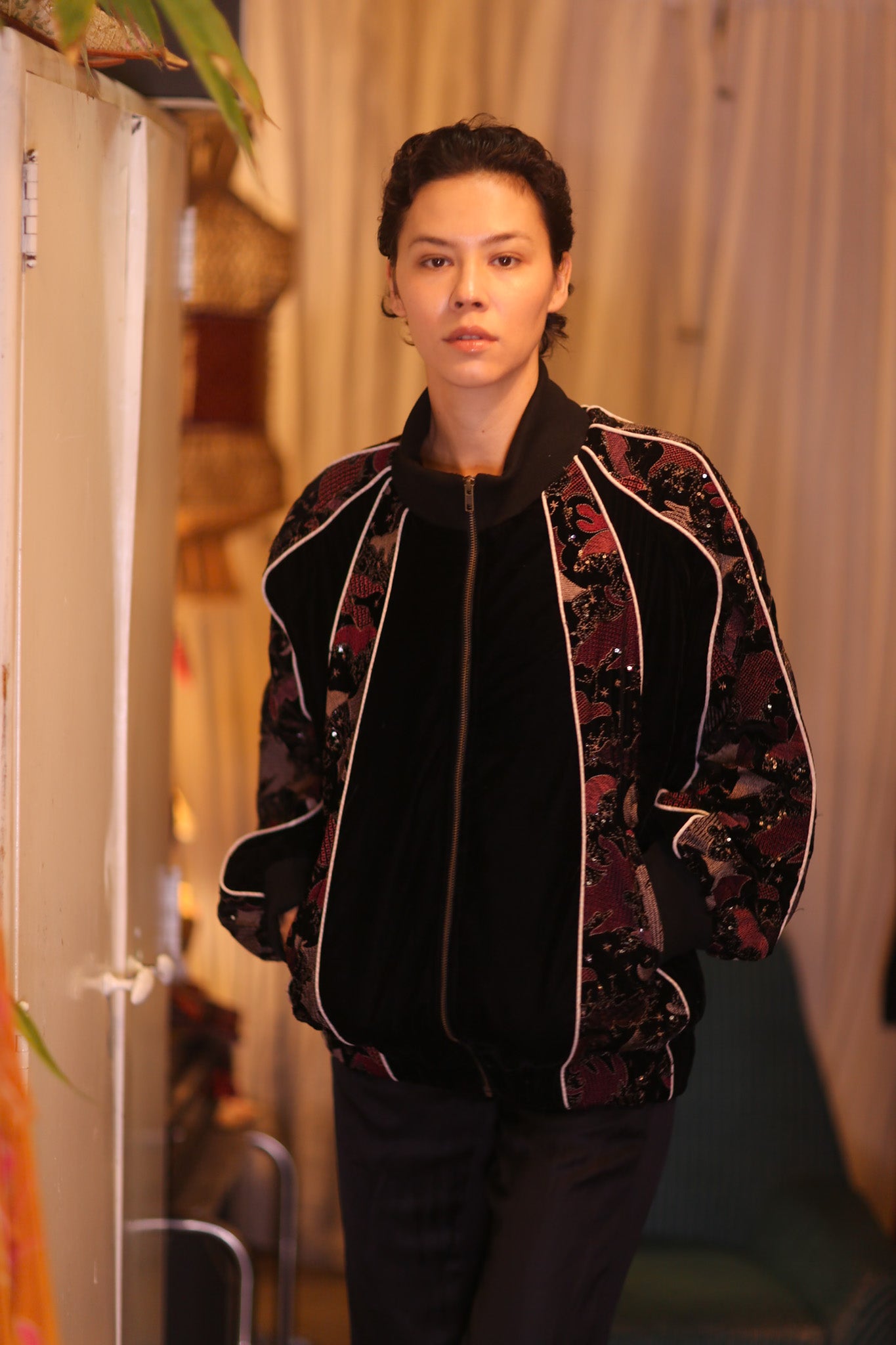 BLACK EMBROIDERED VELVET JACKET MINE