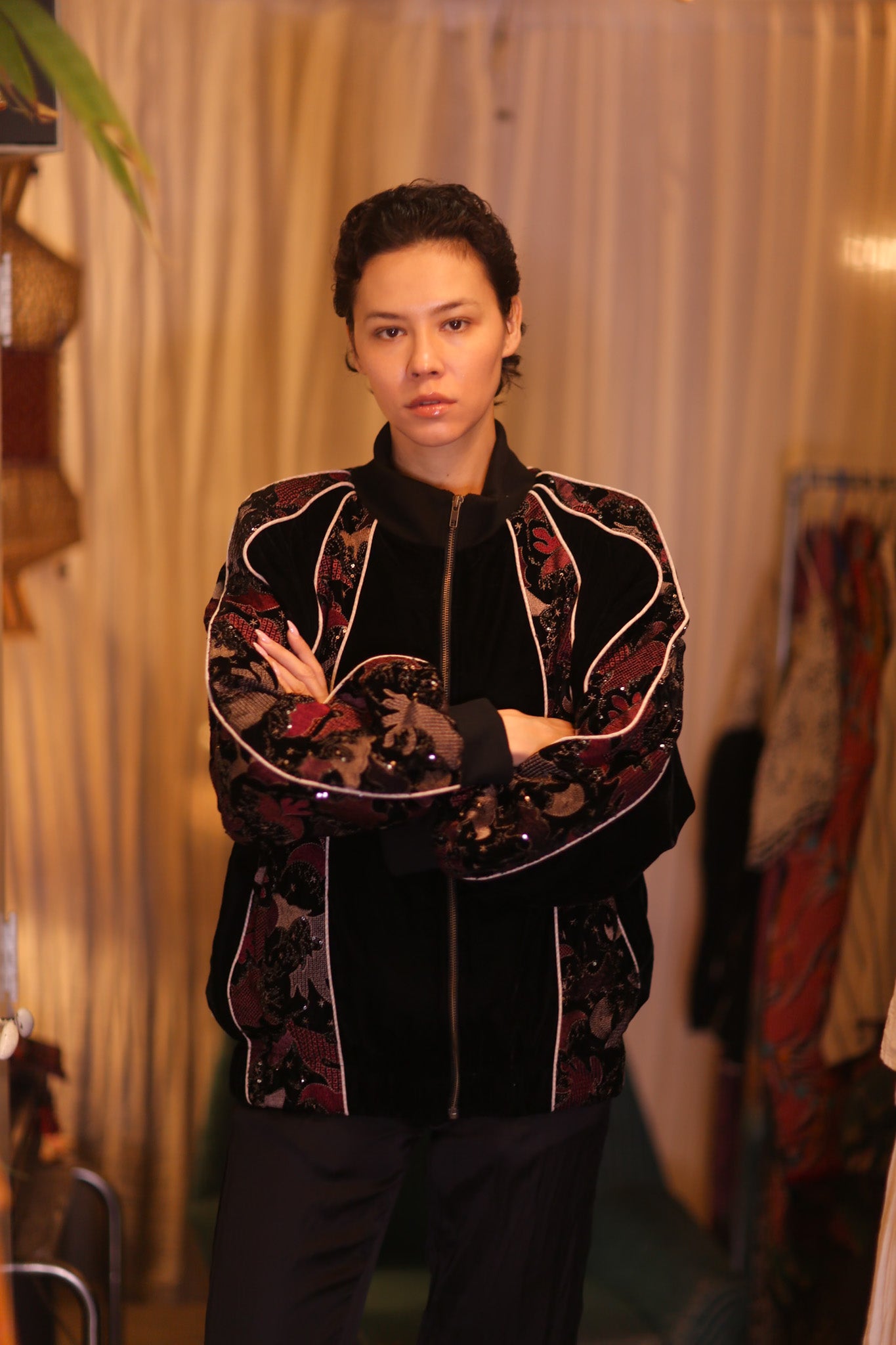 BLACK EMBROIDERED VELVET JACKET MINE
