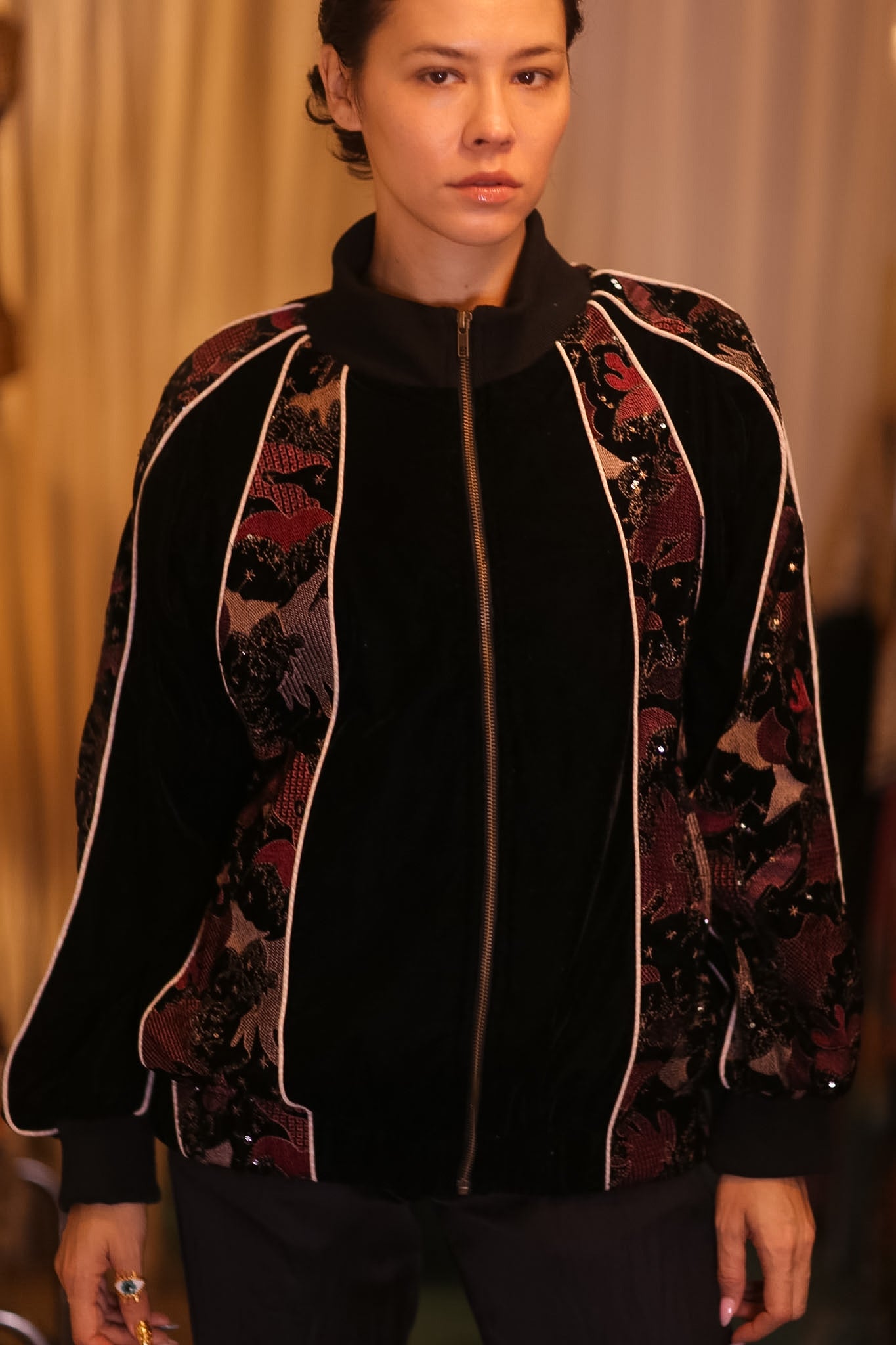 BLACK EMBROIDERED VELVET JACKET MINE