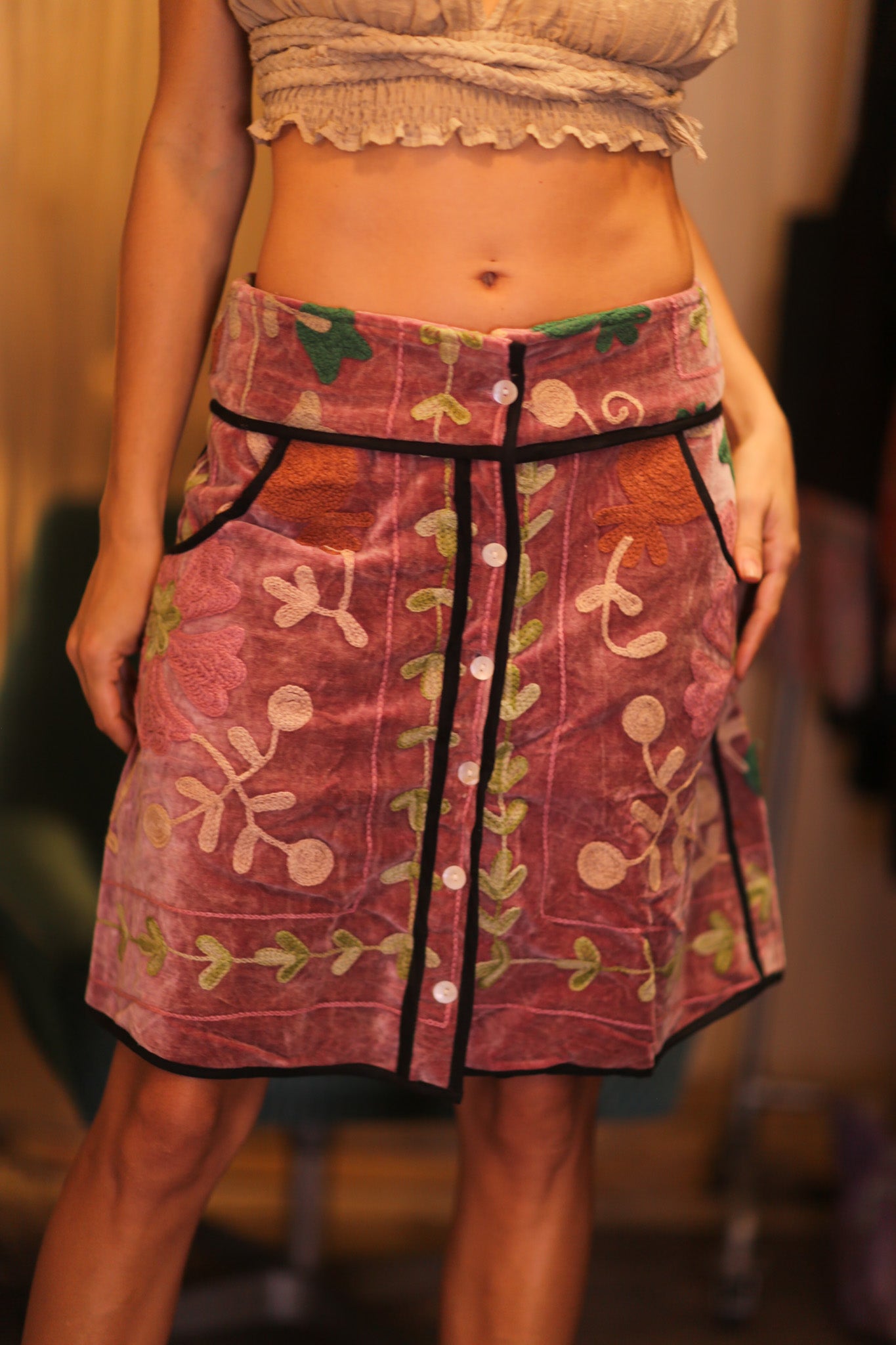 EMBROIDERED VELVET MINI SKIRT FLORAL VINES PINKY