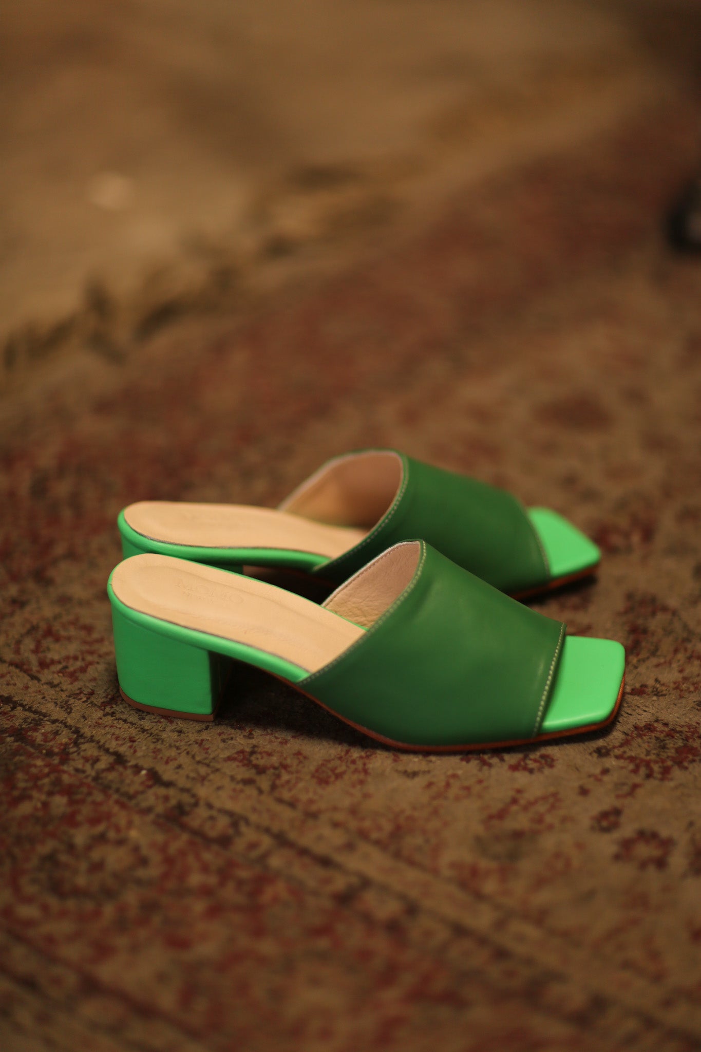 LEATHER MULES LORIN GREEN