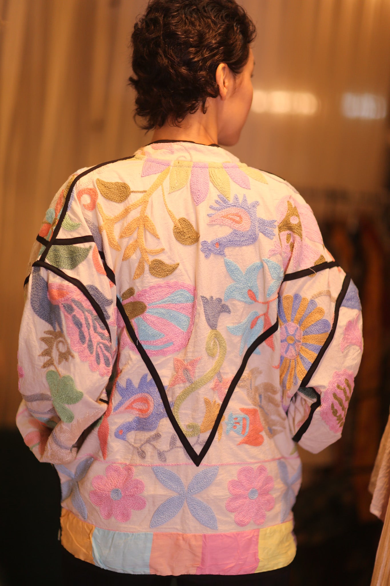 EMBROIDERED SUZANI JACKET THETTANT