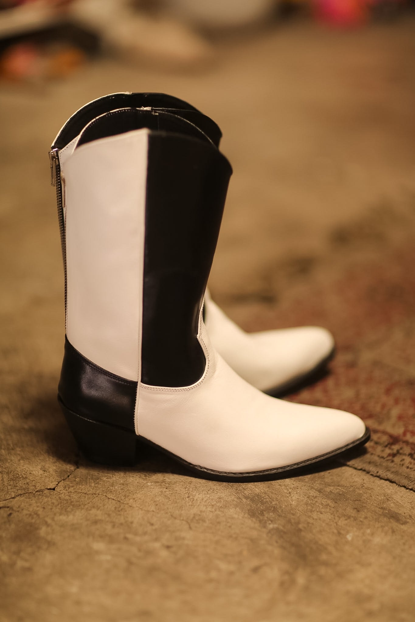 BLACK WHITE WESTERN BOOTS GILA