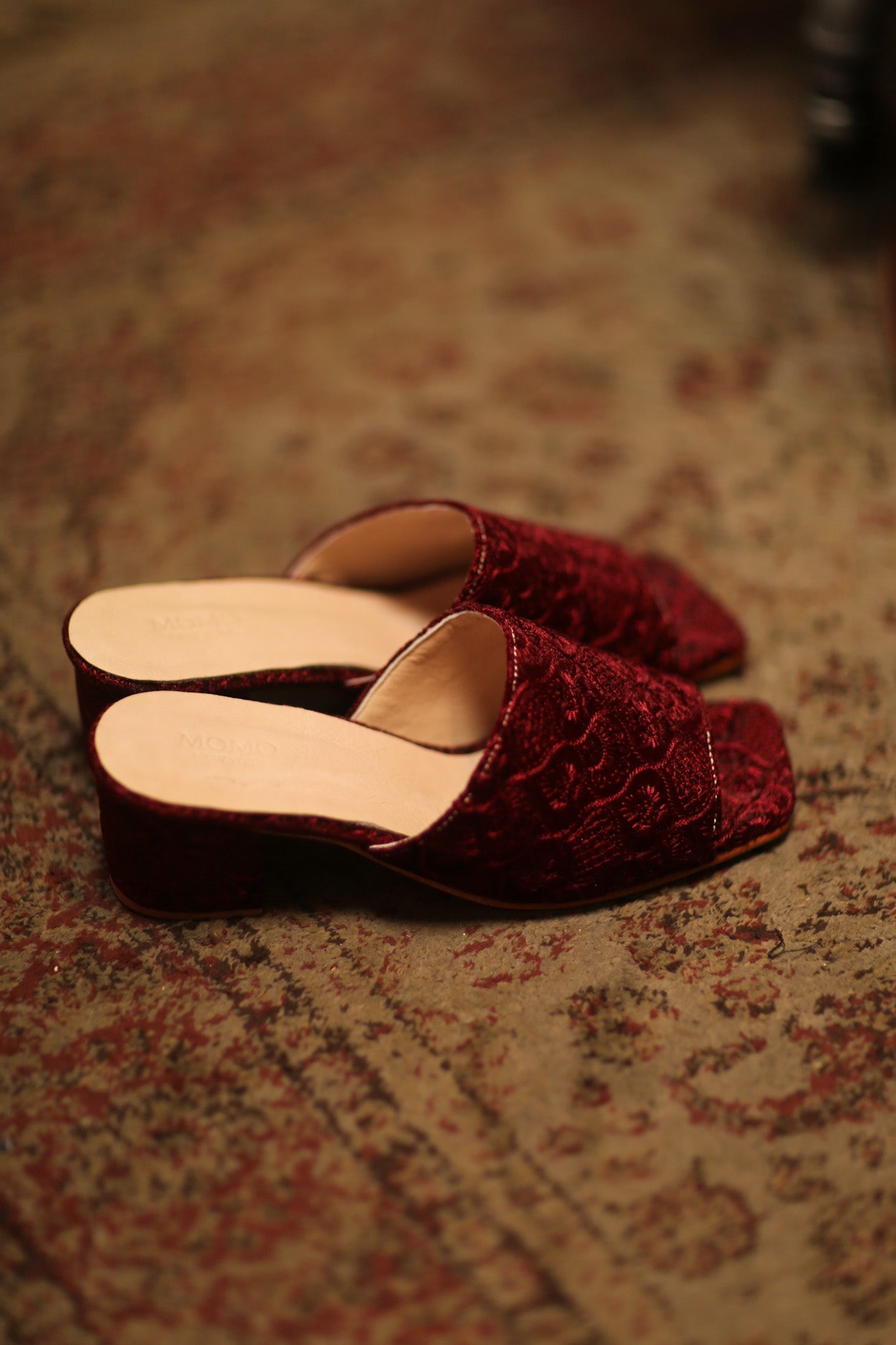 RED VELVET EMBROIDERED HEELED MULES PINDU