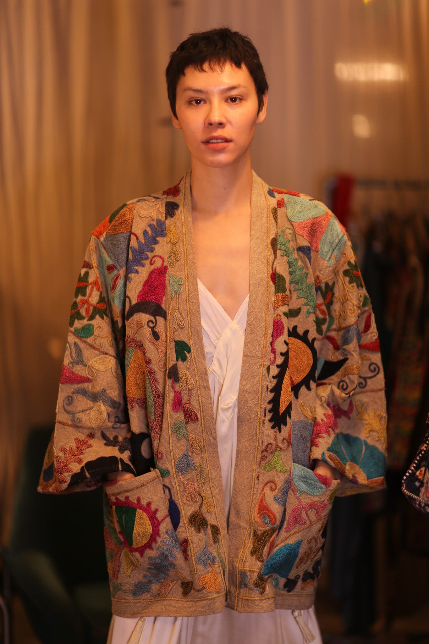 EMBROIDERED SUZANI SHORT KIMONO MONTY YAUNGWAR