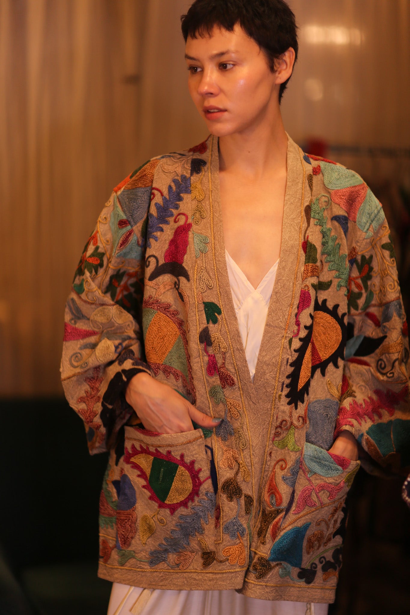 EMBROIDERED SUZANI SHORT KIMONO MONTY YAUNGWAR