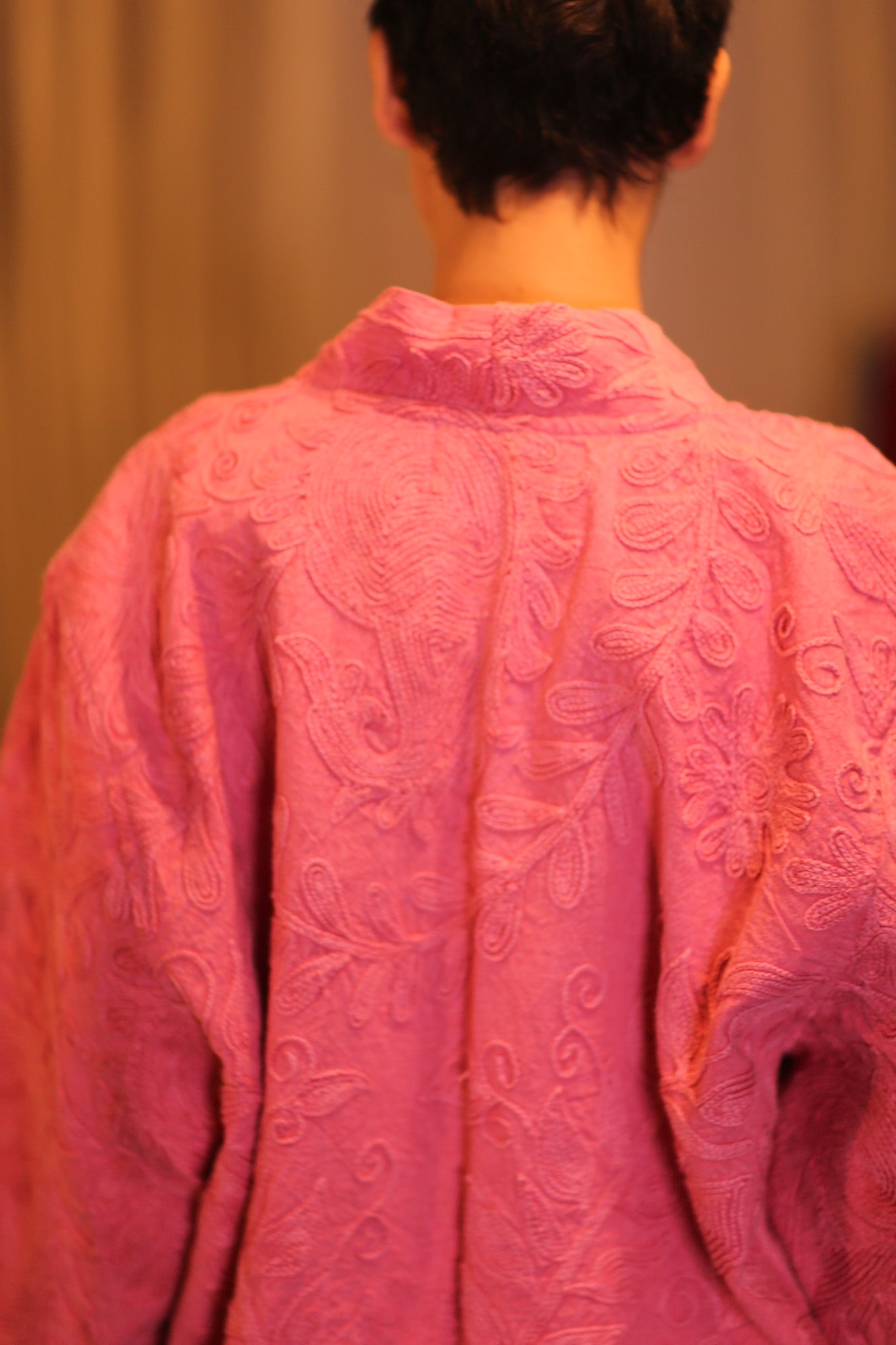 EMBROIDERED SUZANI SHORT PINK KIMONO JADEU