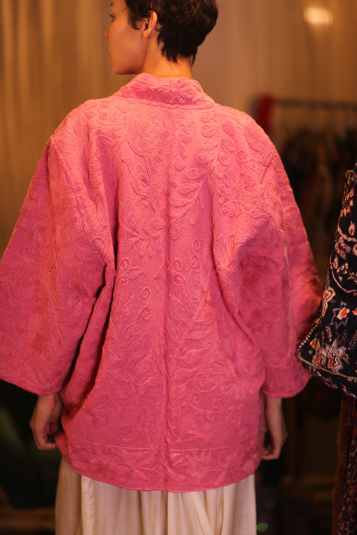 EMBROIDERED SUZANI SHORT PINK KIMONO JADEU