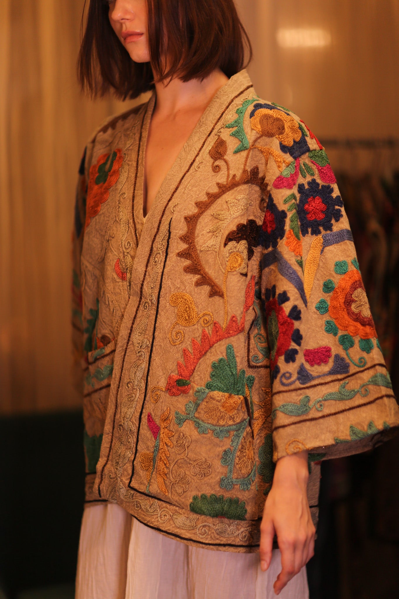 EMBROIDERED SUZANI SHORT KIMONO MONTY JING