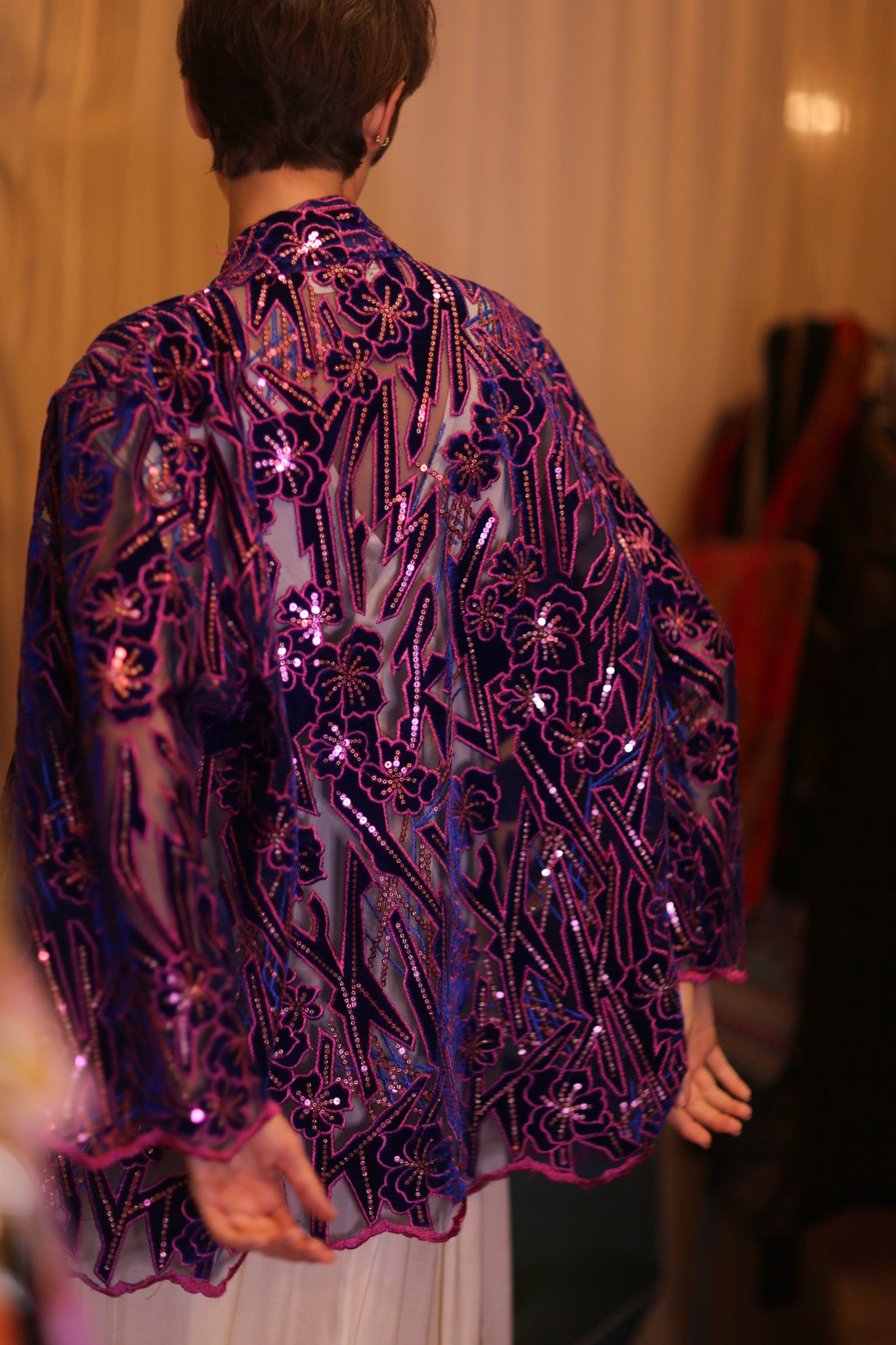 EMBROIDERED SILK SHORT KIMONO ANGEL