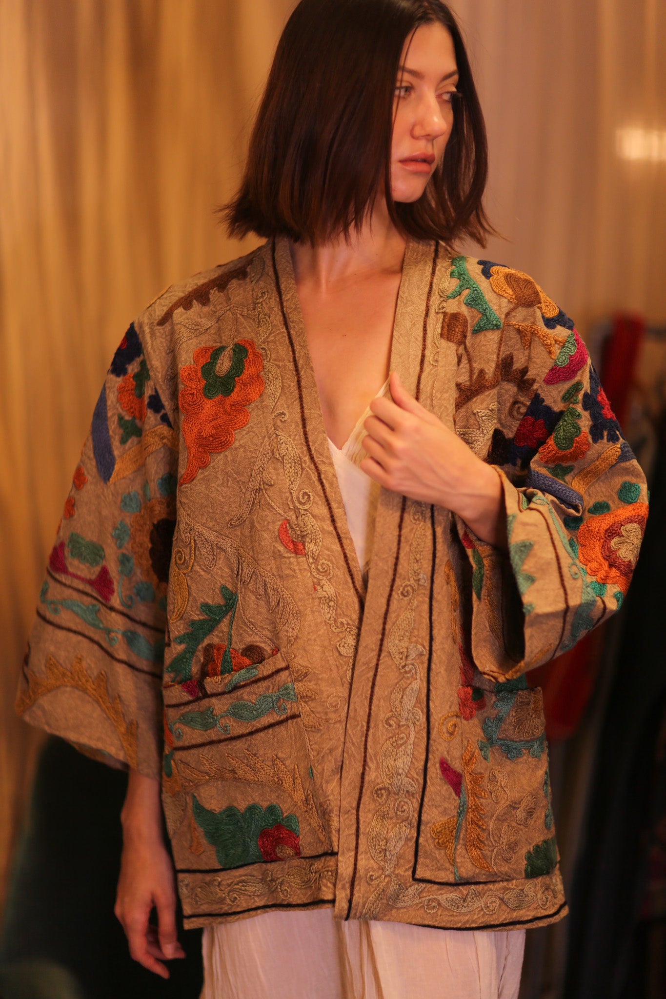EMBROIDERED SUZANI SHORT KIMONO MONTY JING