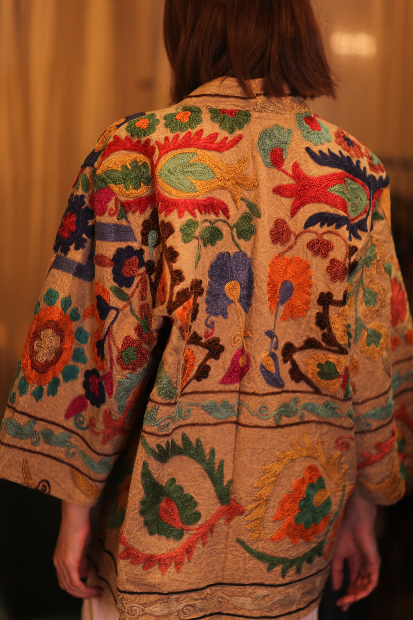 EMBROIDERED SUZANI SHORT KIMONO MONTY JING
