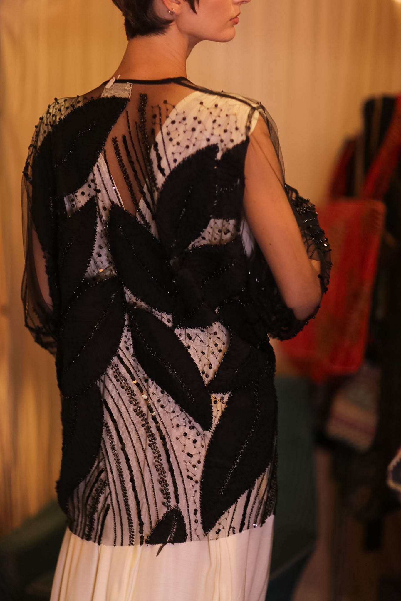 BLACK SEQUINS SHORT KIMONO LEAVES