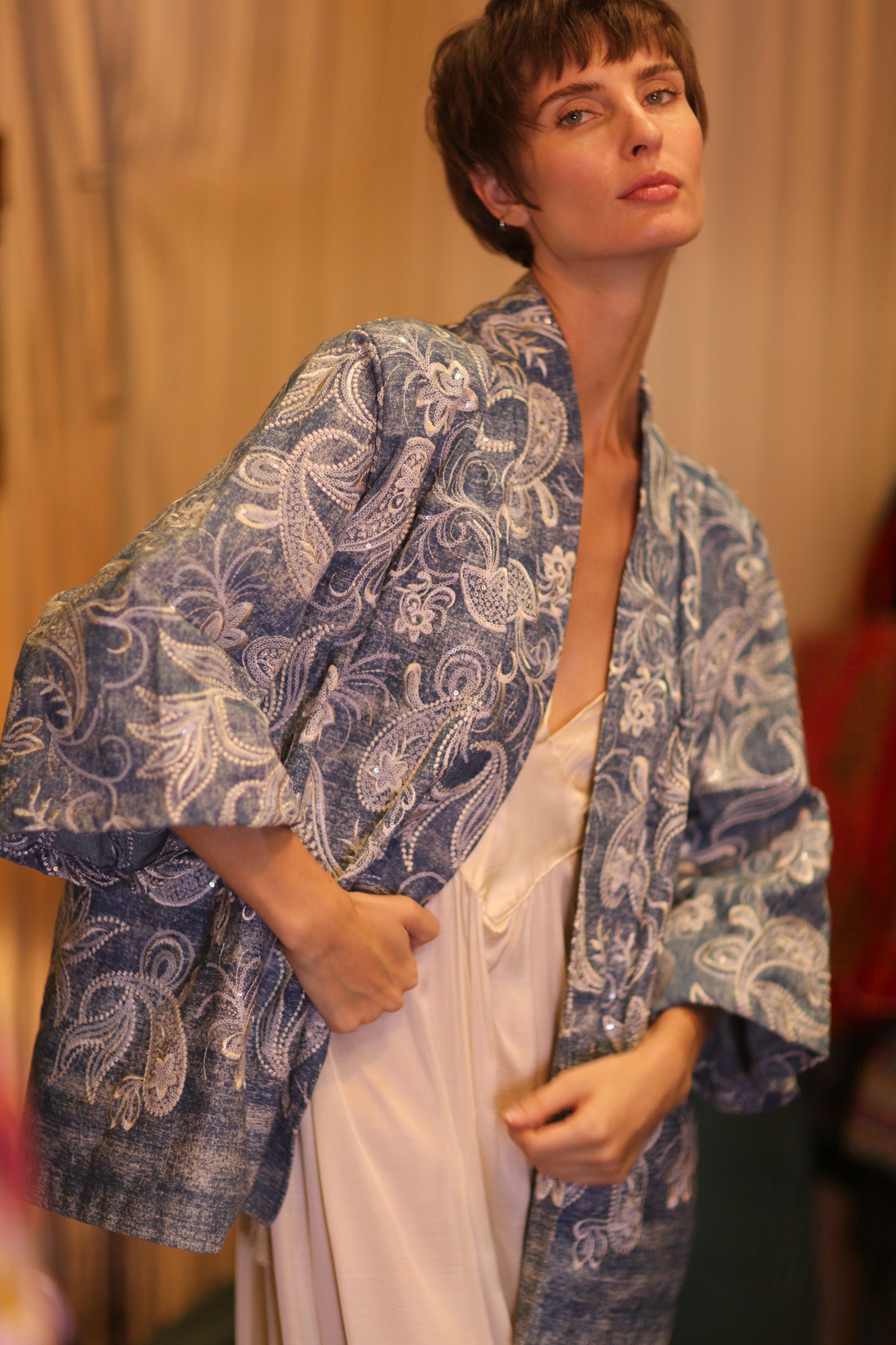EMBROIDERED DENIM SHORT KIMONO LIPAS