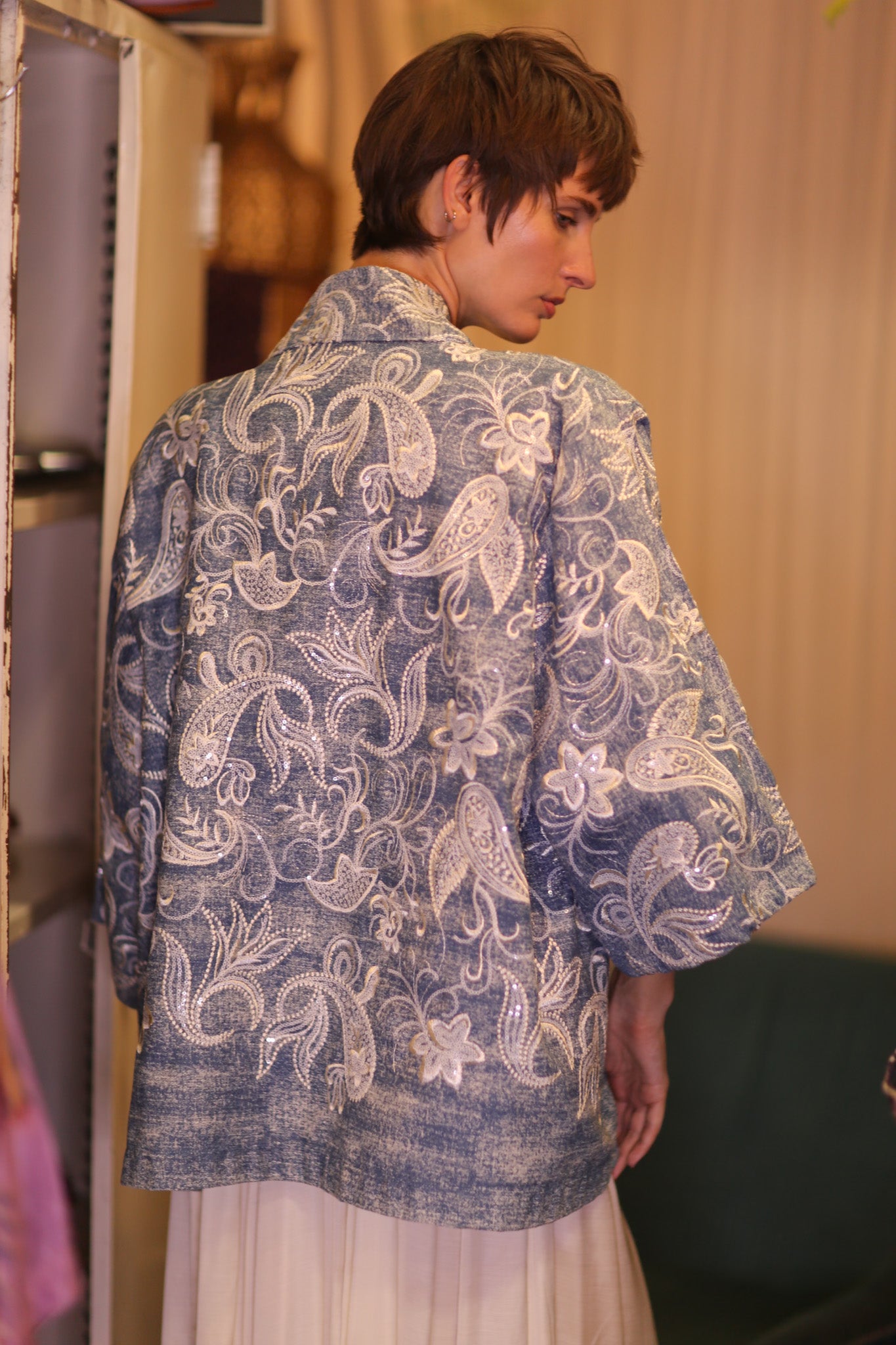 EMBROIDERED DENIM SHORT KIMONO LIPAS