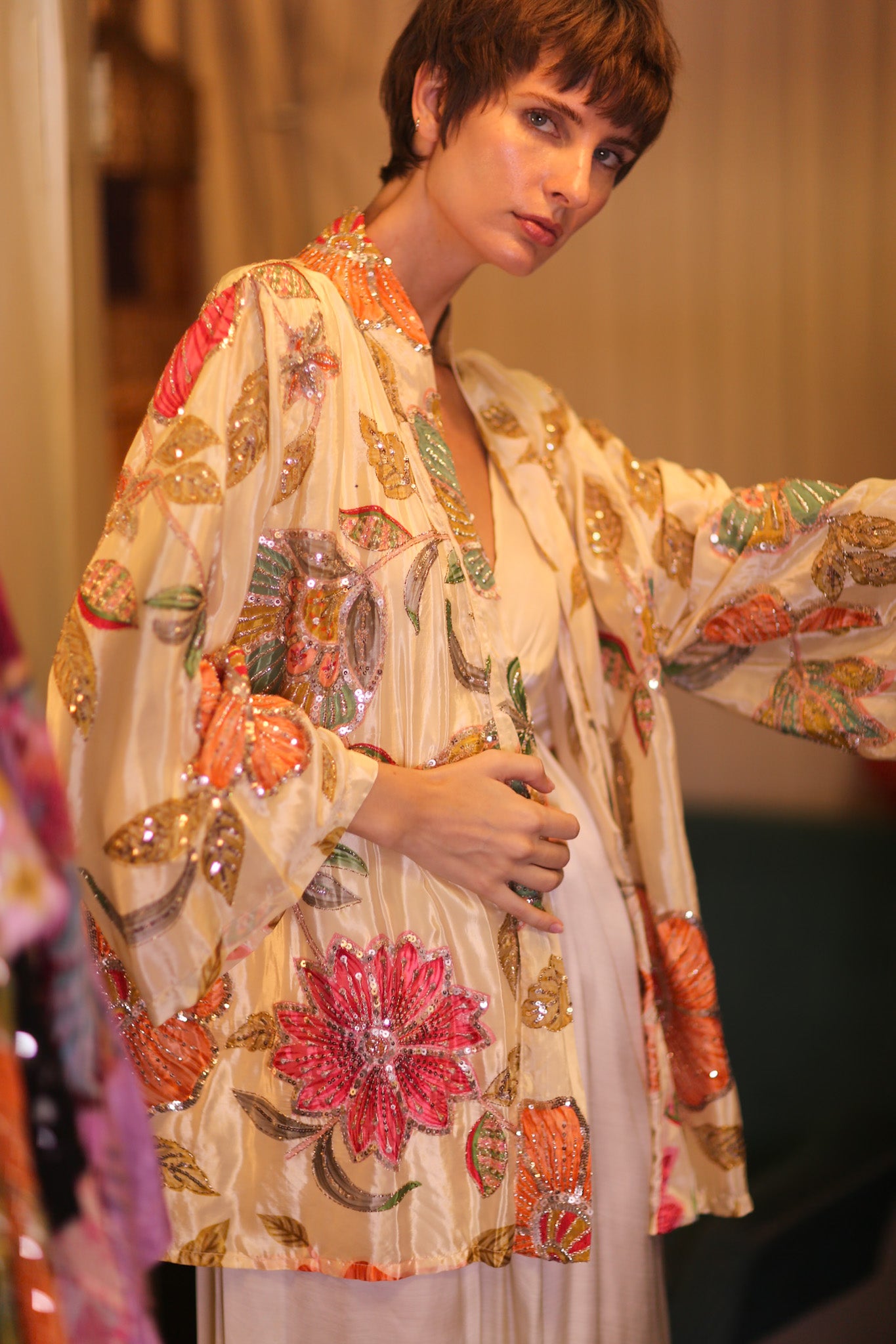 EMBROIDERED SILK SHORT KIMONO CORALINE