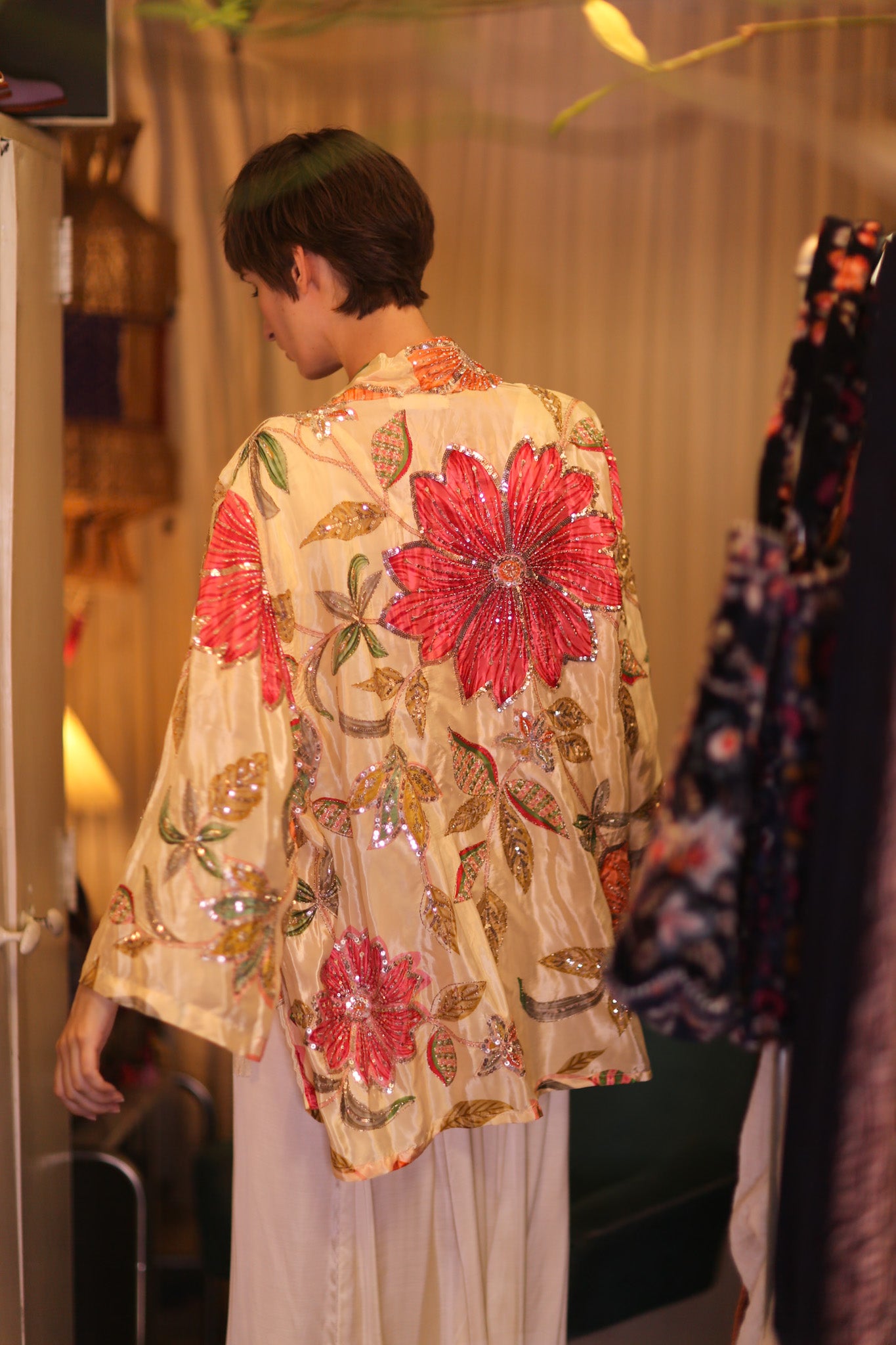 EMBROIDERED SILK SHORT KIMONO CORALINE