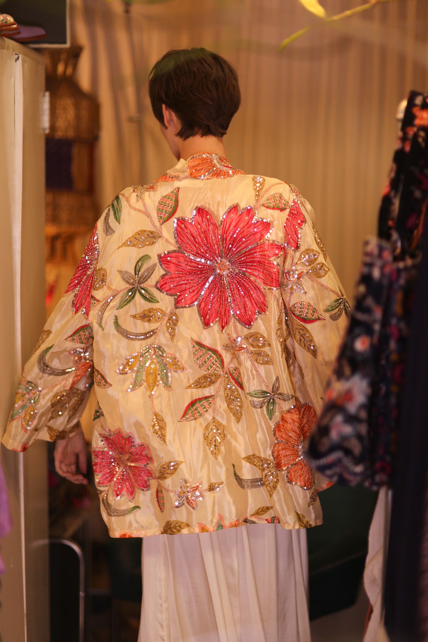 EMBROIDERED SILK SHORT KIMONO CORALINE