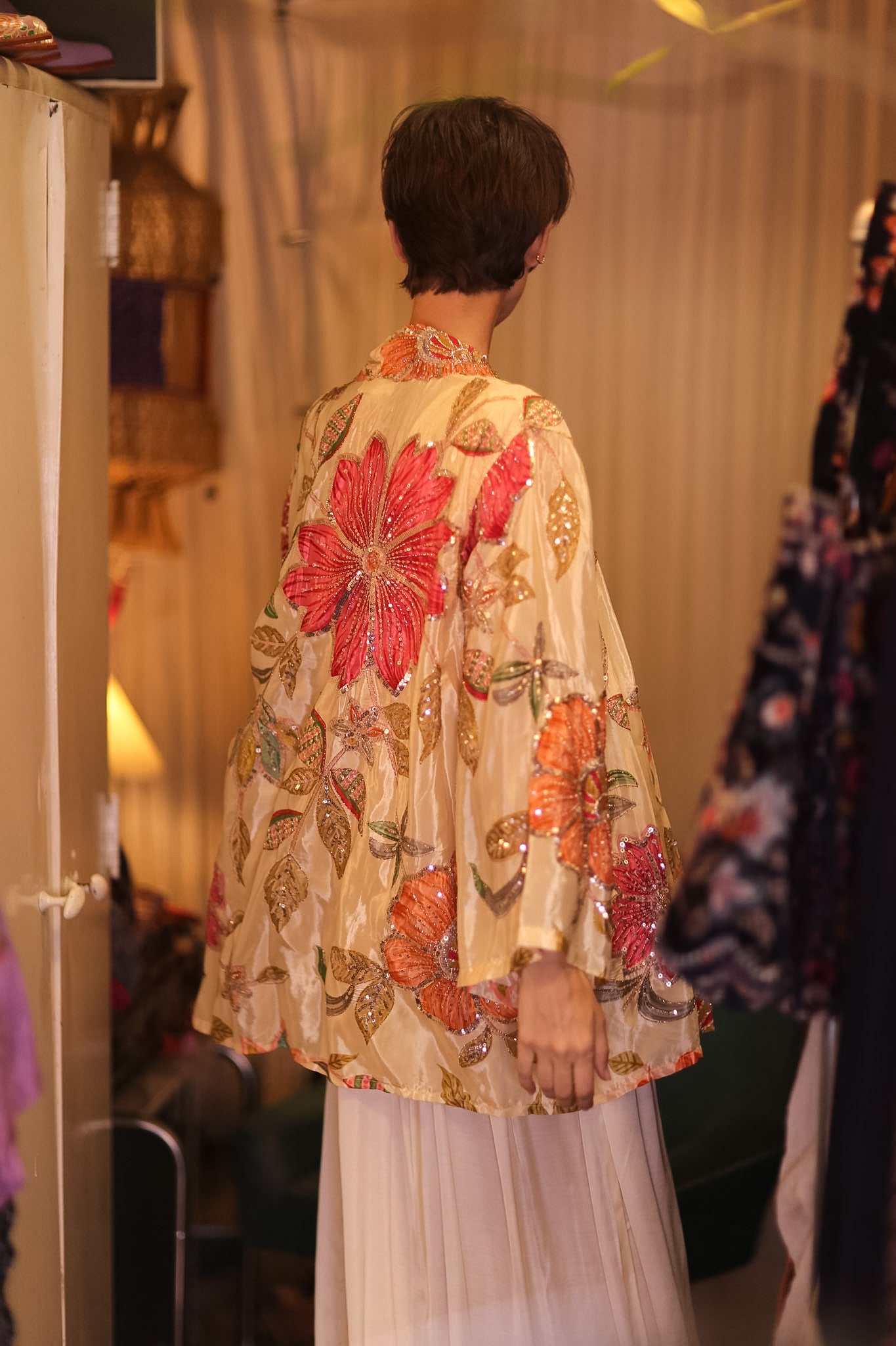 EMBROIDERED SILK SHORT KIMONO CORALINE