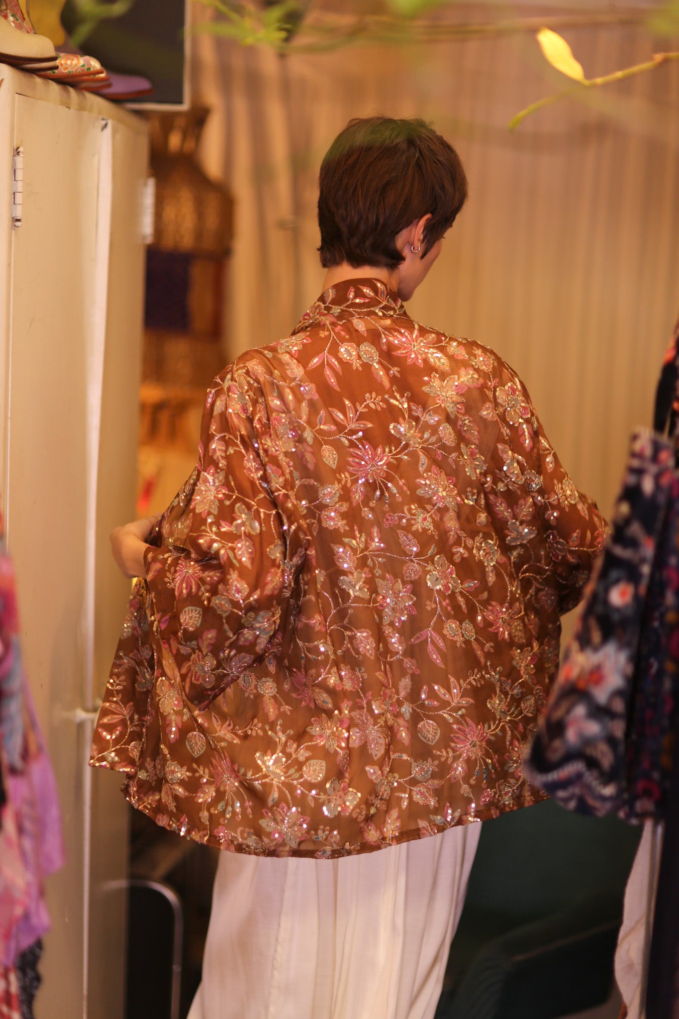 EMBROIDERED SILK SHORT KIMONO SIENNA