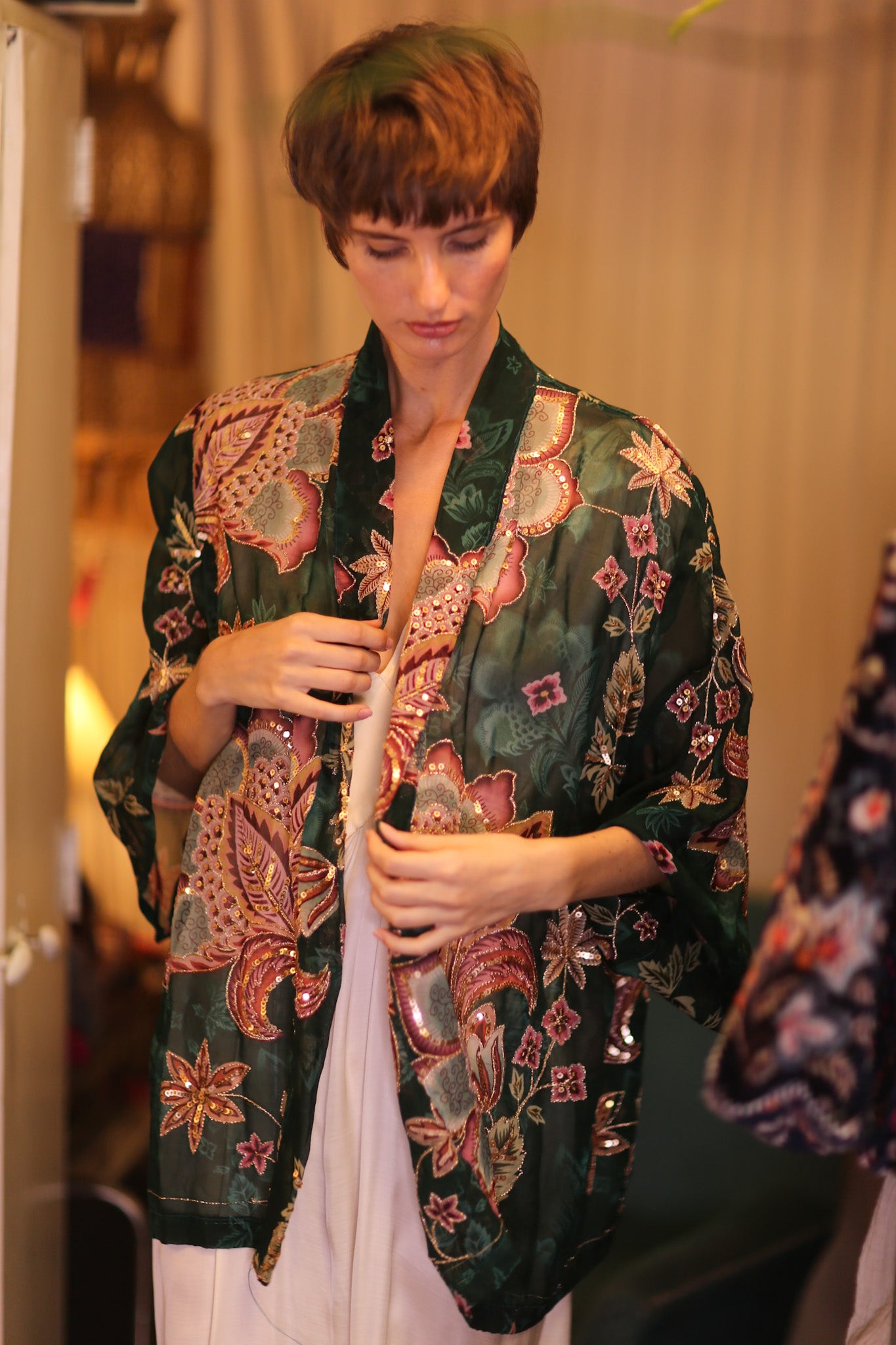 EMBROIDERED SILK SHORT KIMONO VERDELLE
