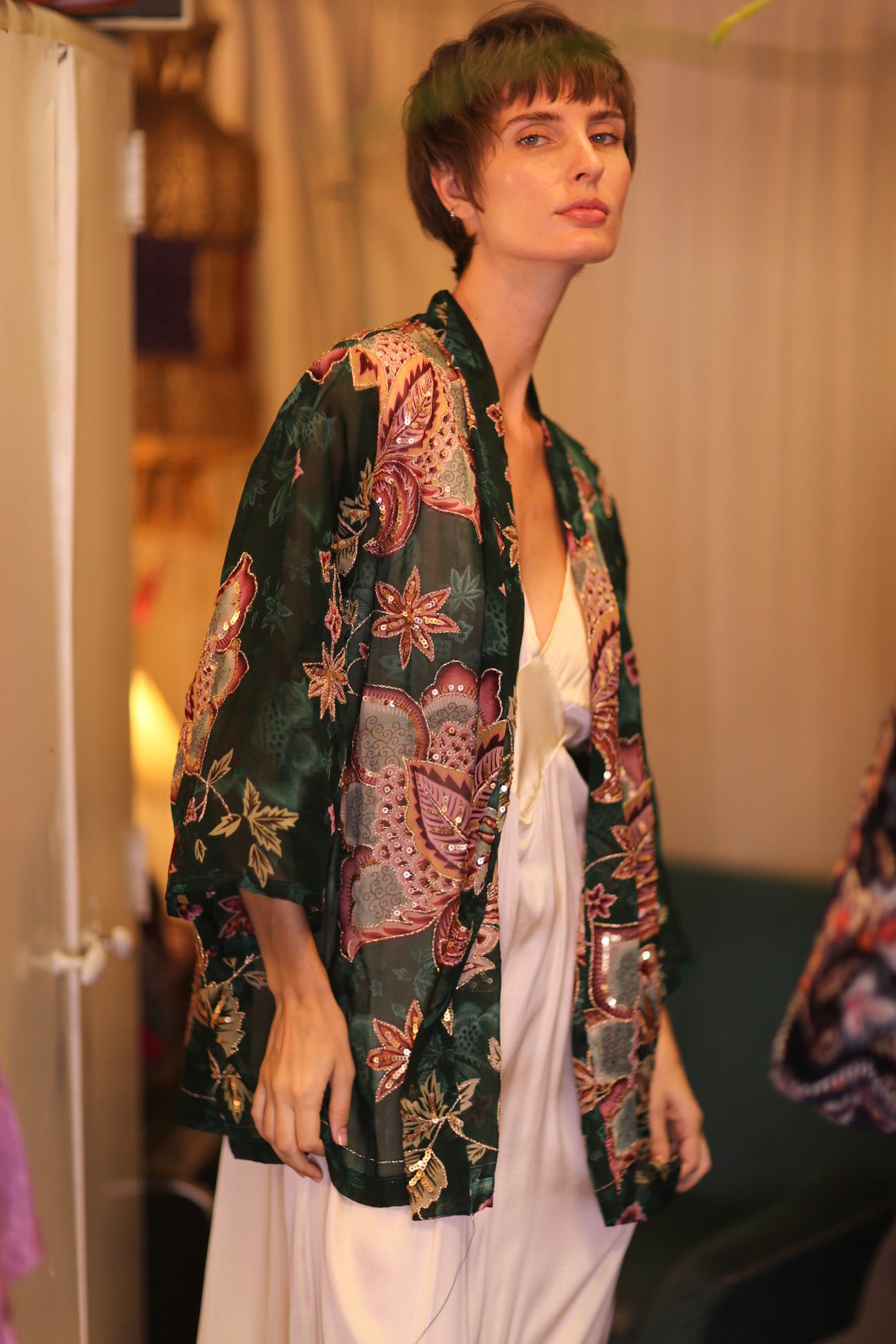 EMBROIDERED SILK SHORT KIMONO VERDELLE