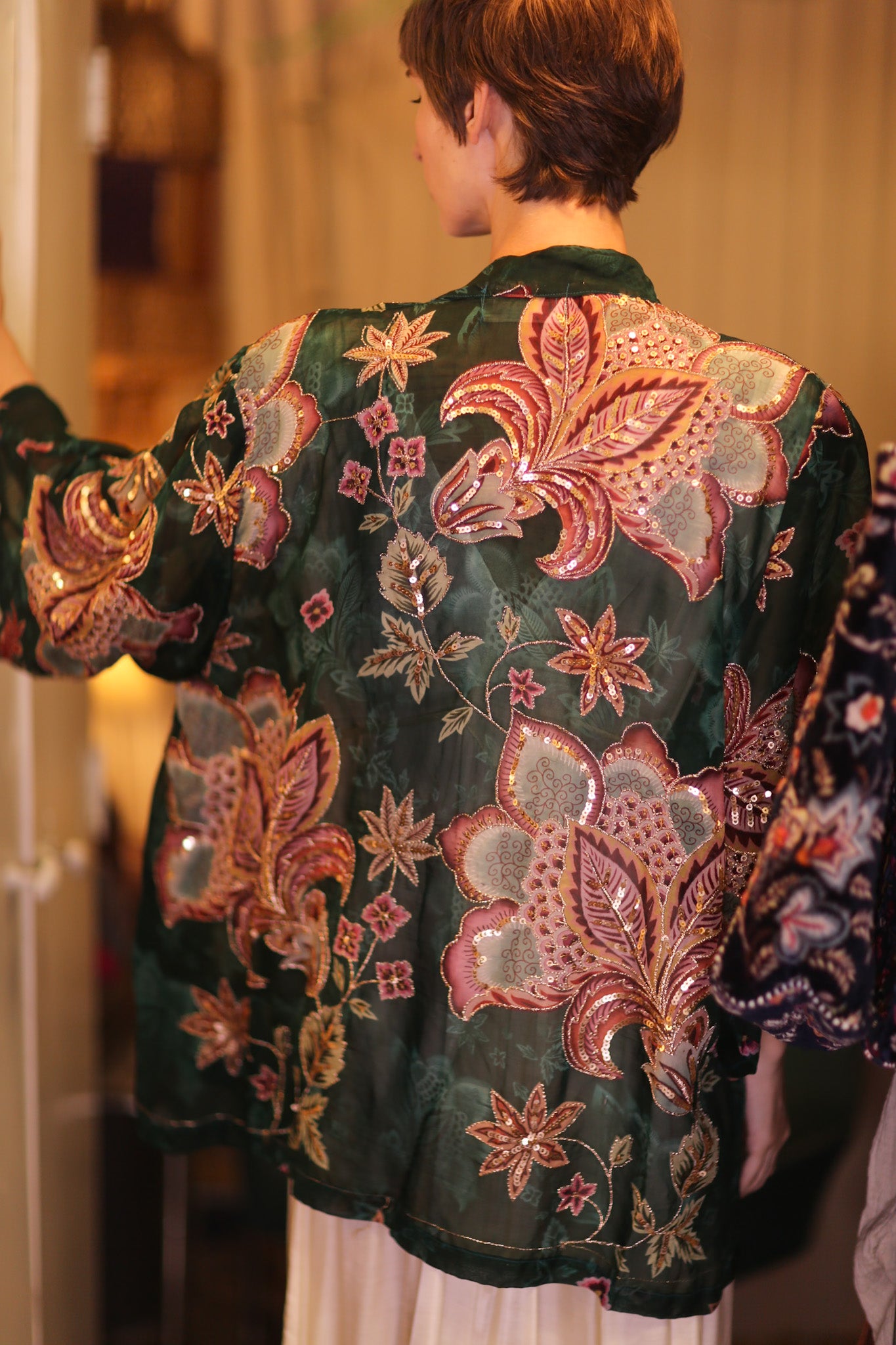 EMBROIDERED SILK SHORT KIMONO VERDELLE