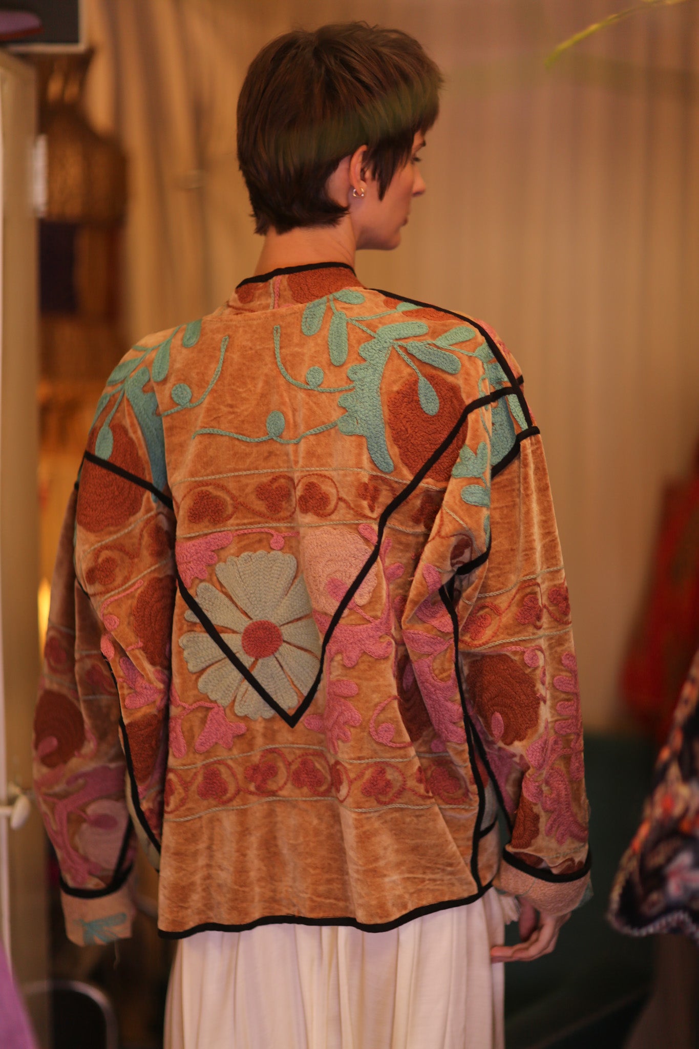 VELVET SUZANI EMBROIDERED JACKET HONEY