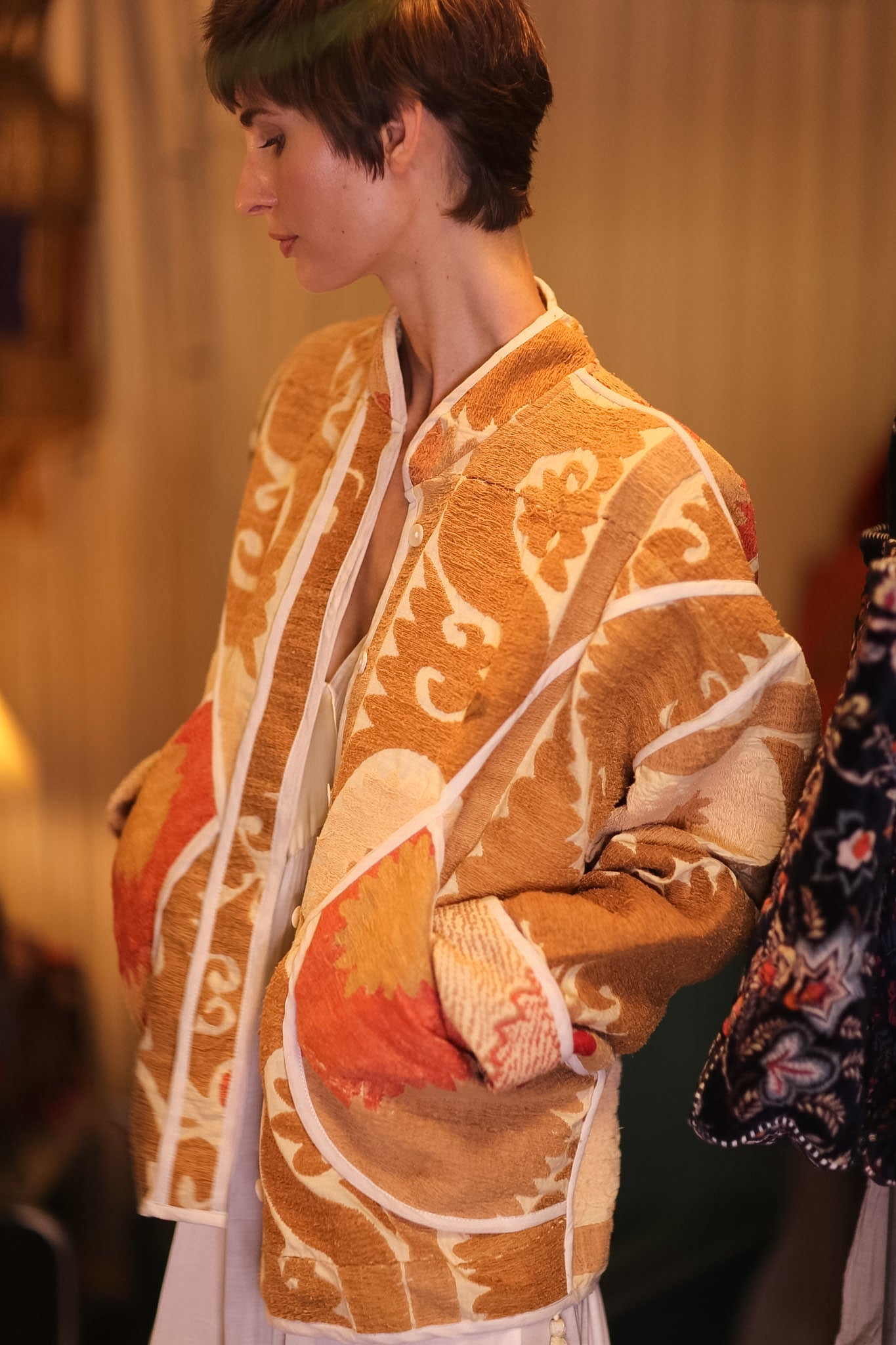 EMBROIDERED SUZANI JACKET FREHLING