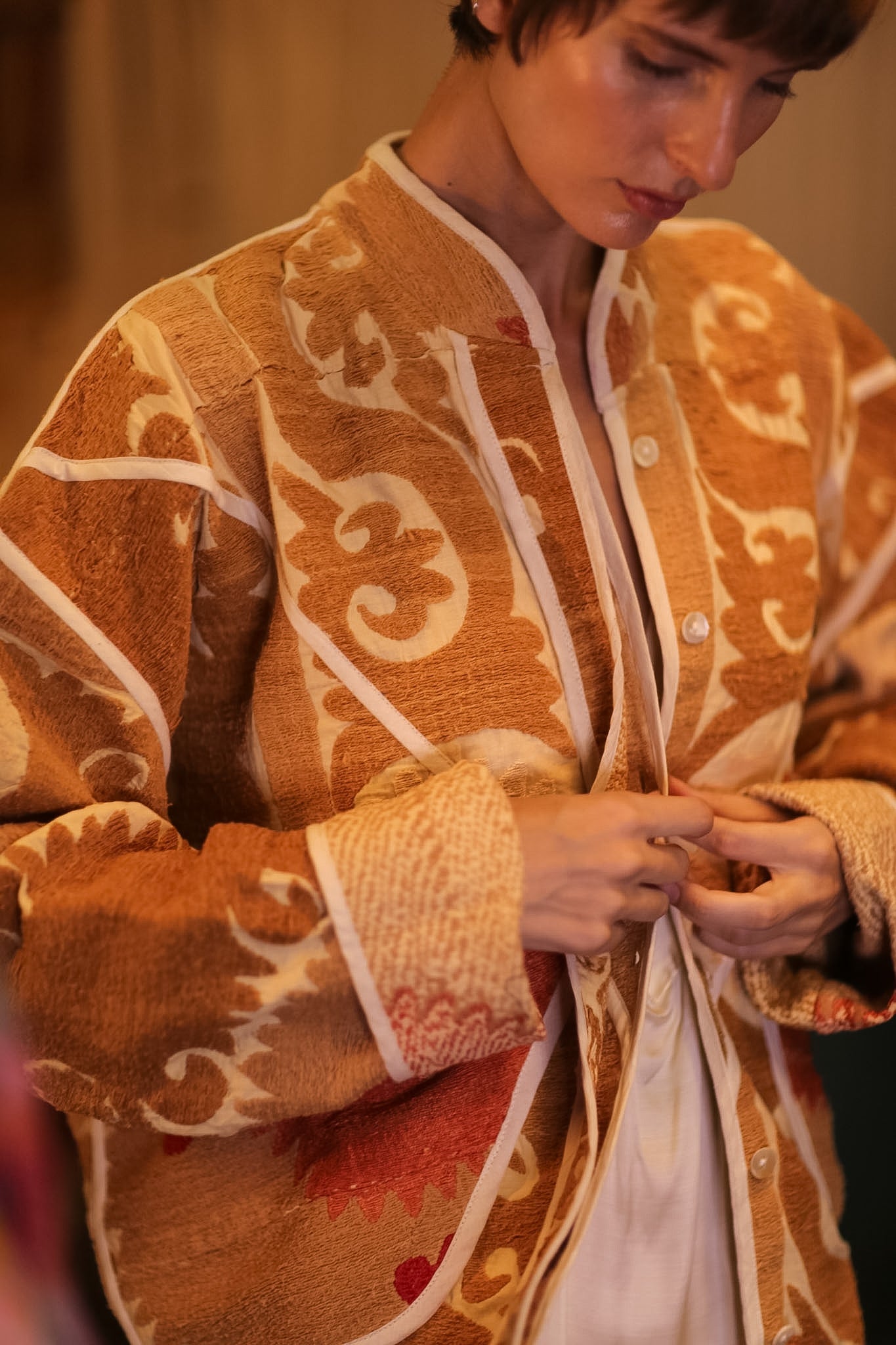EMBROIDERED SUZANI JACKET FREHLING