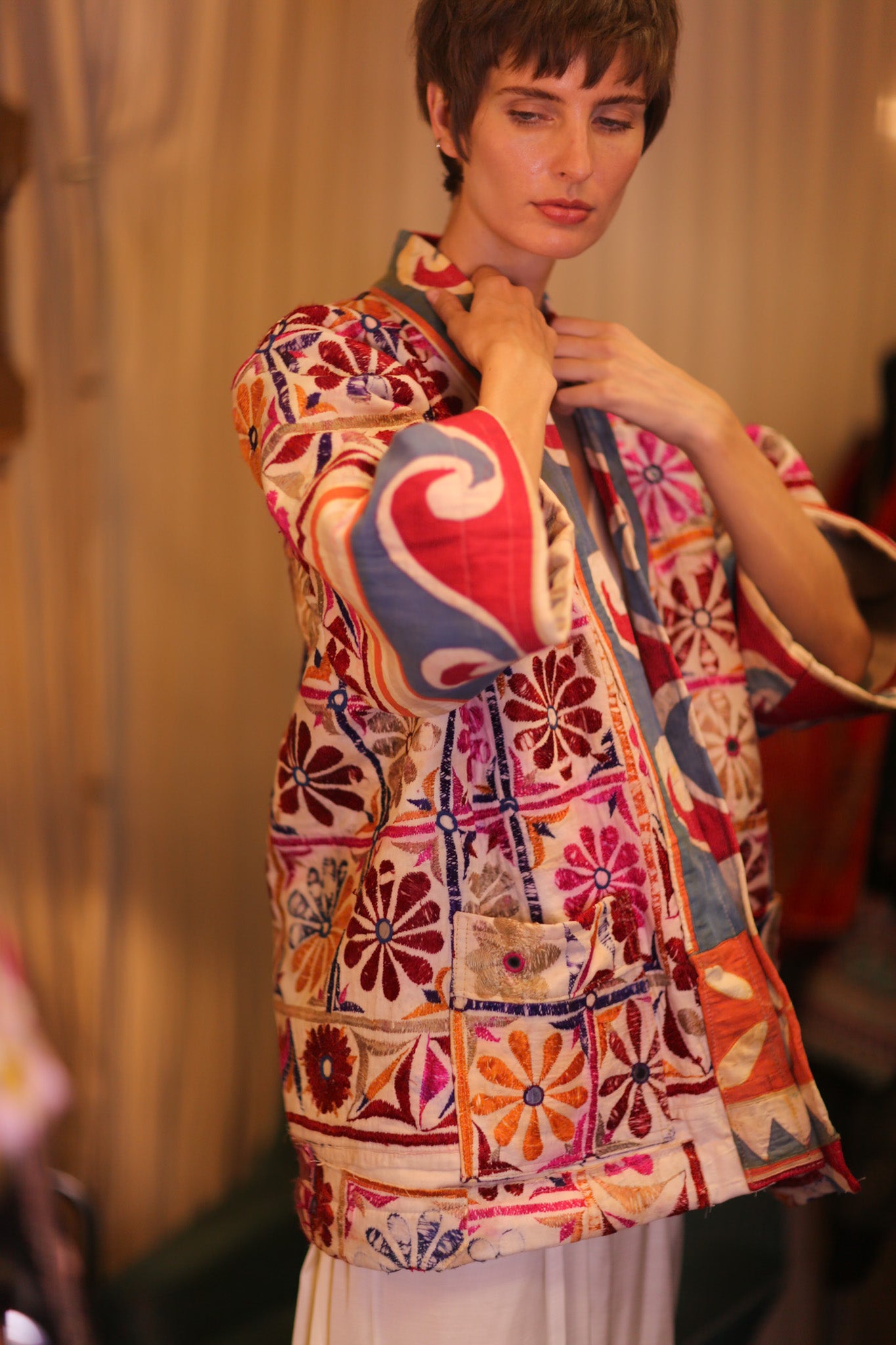 EMBROIDERED SHORT KIMONO NEON