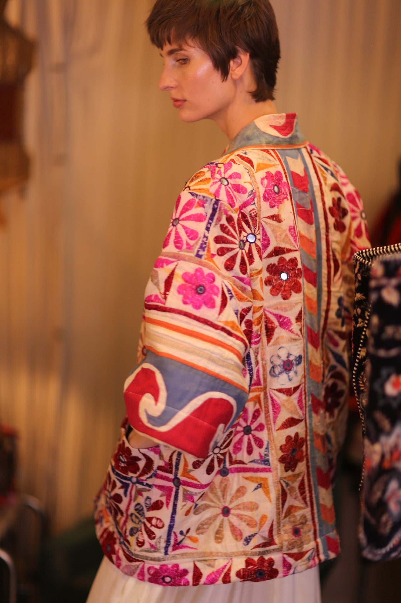 EMBROIDERED SHORT KIMONO NEON