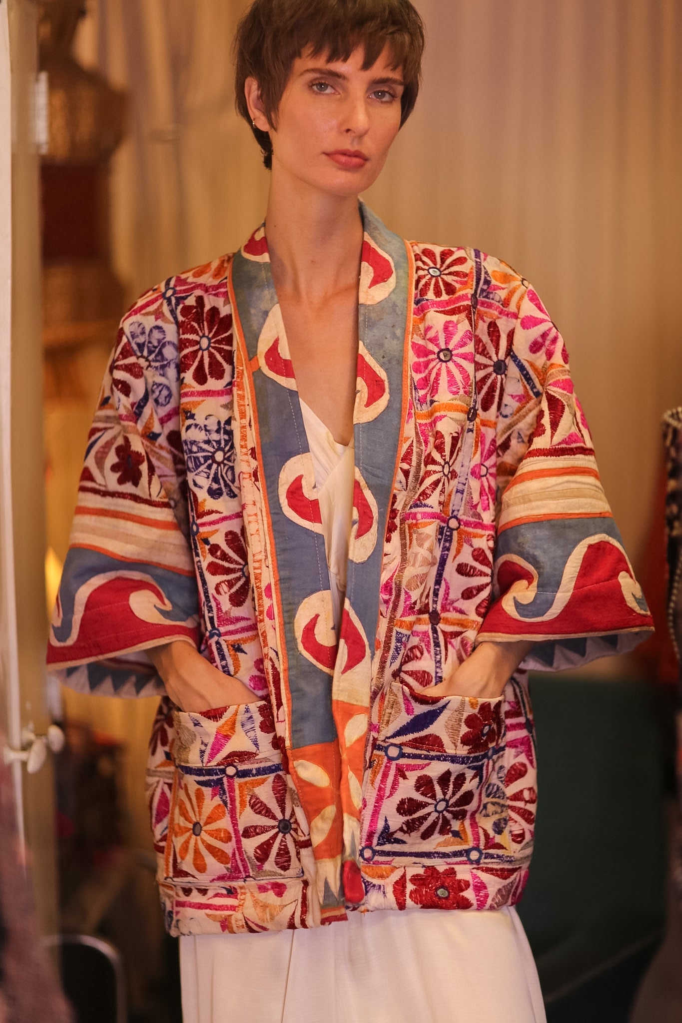 EMBROIDERED SHORT KIMONO NEON