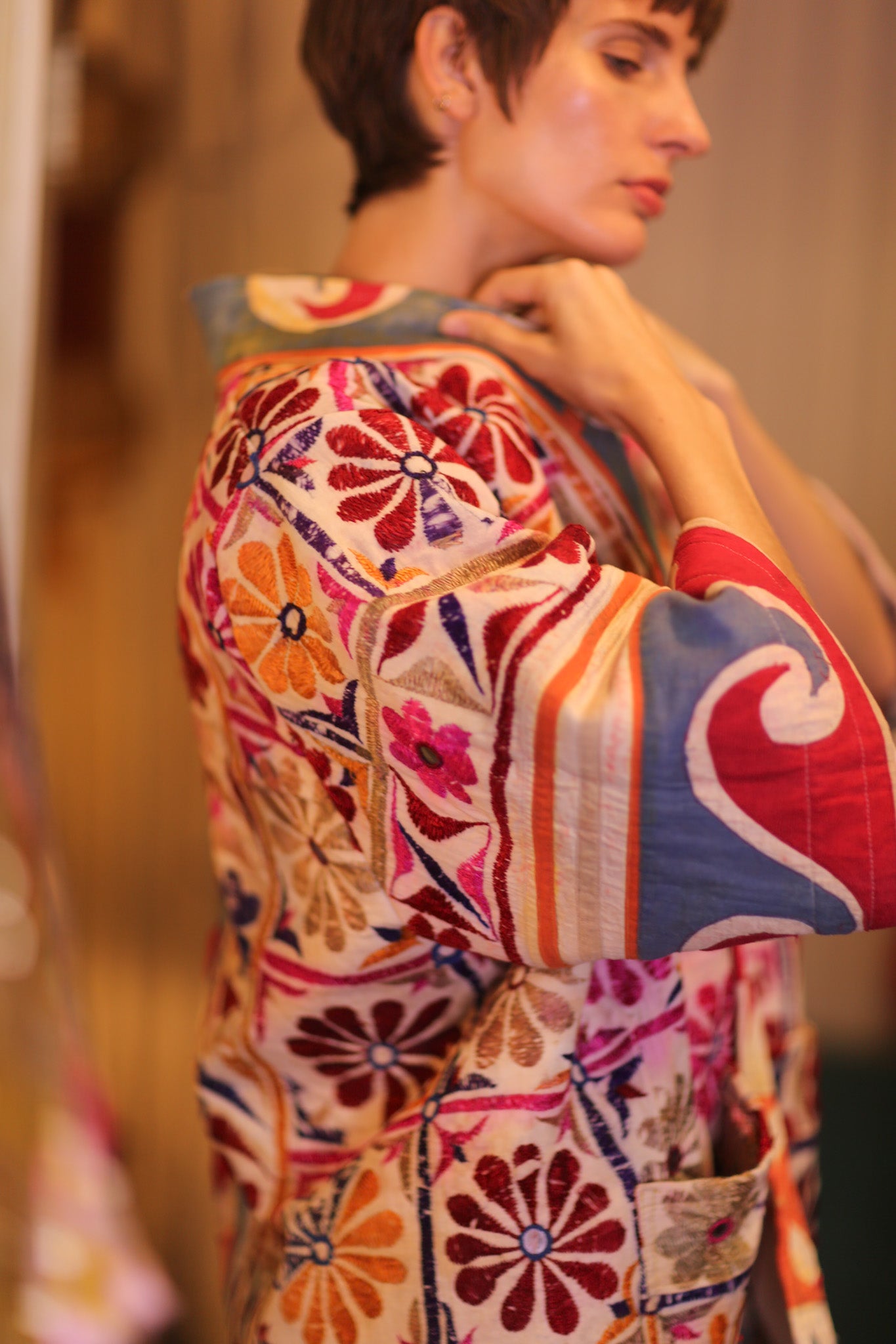 EMBROIDERED SHORT KIMONO NEON