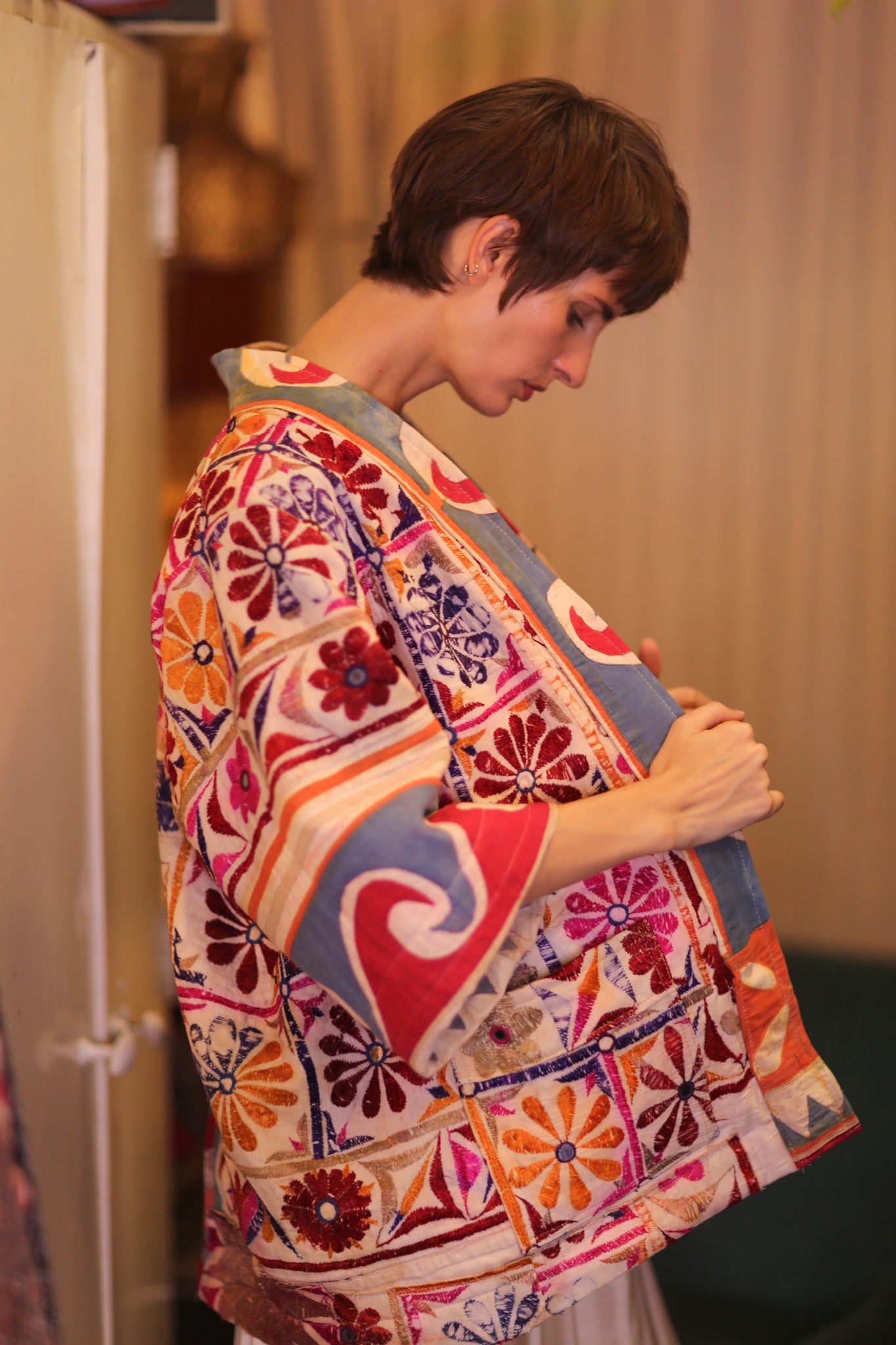 EMBROIDERED SHORT KIMONO NEON