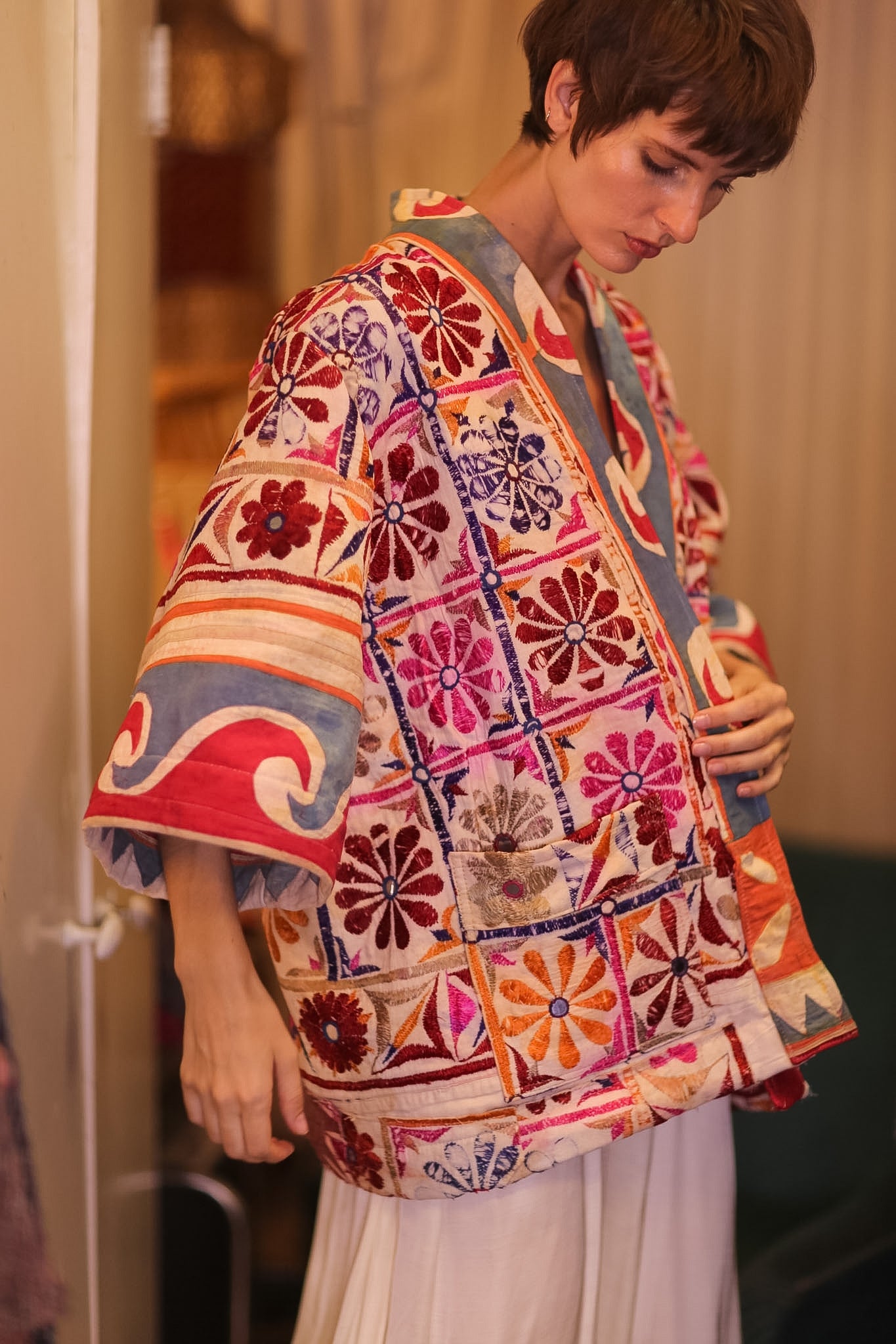 EMBROIDERED SHORT KIMONO NEON