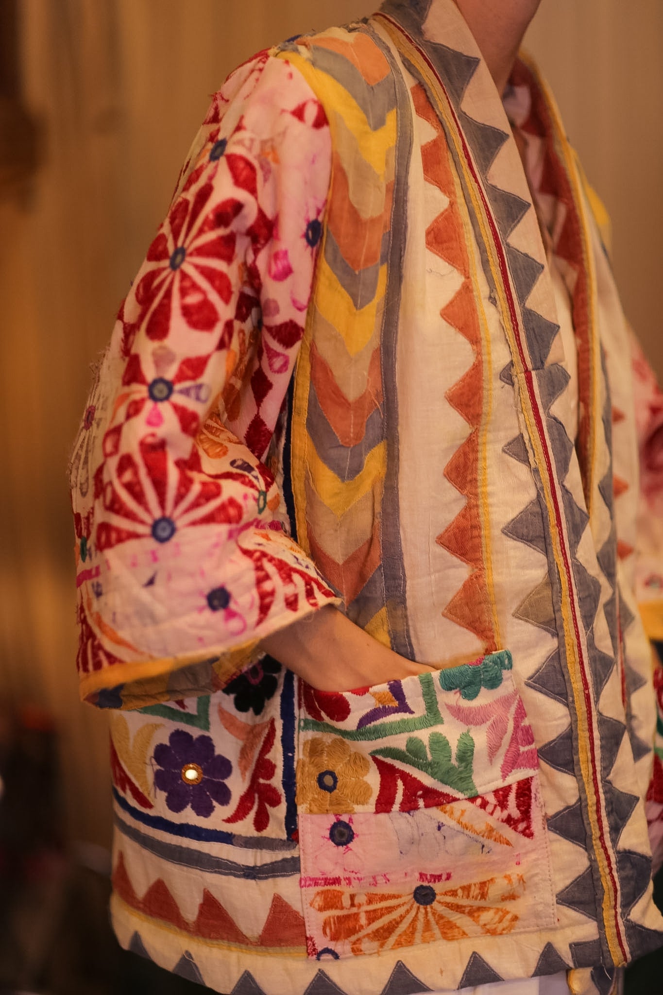 VINTAGE ANTIQUE EMBROIDERED SHORT KIMONO AMBERT