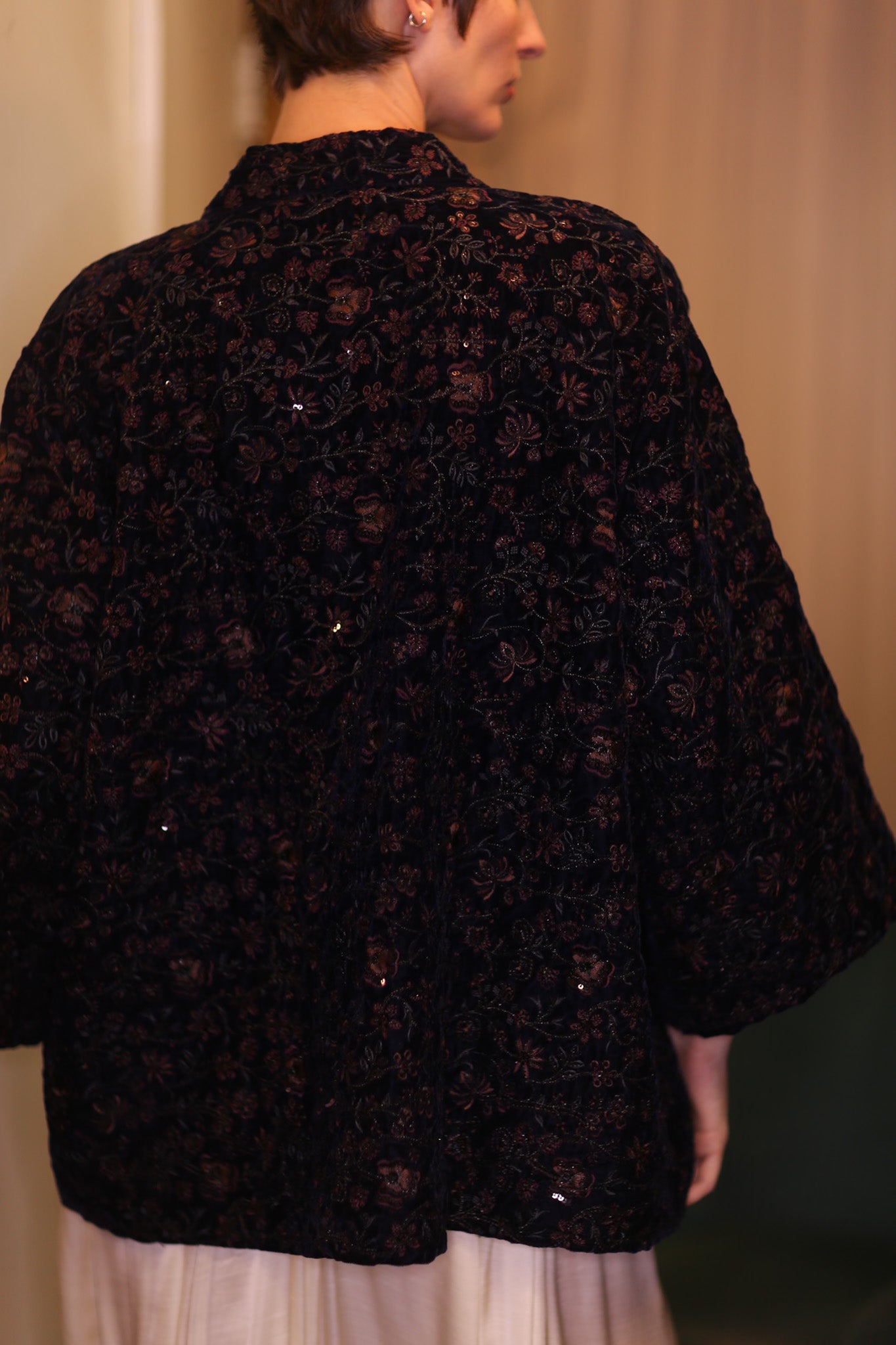 EMBROIDERED VELVET SHORT KIMONO QUINTU