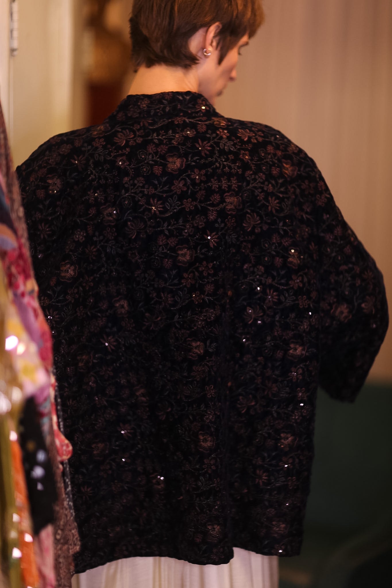 EMBROIDERED VELVET SHORT KIMONO QUINTU