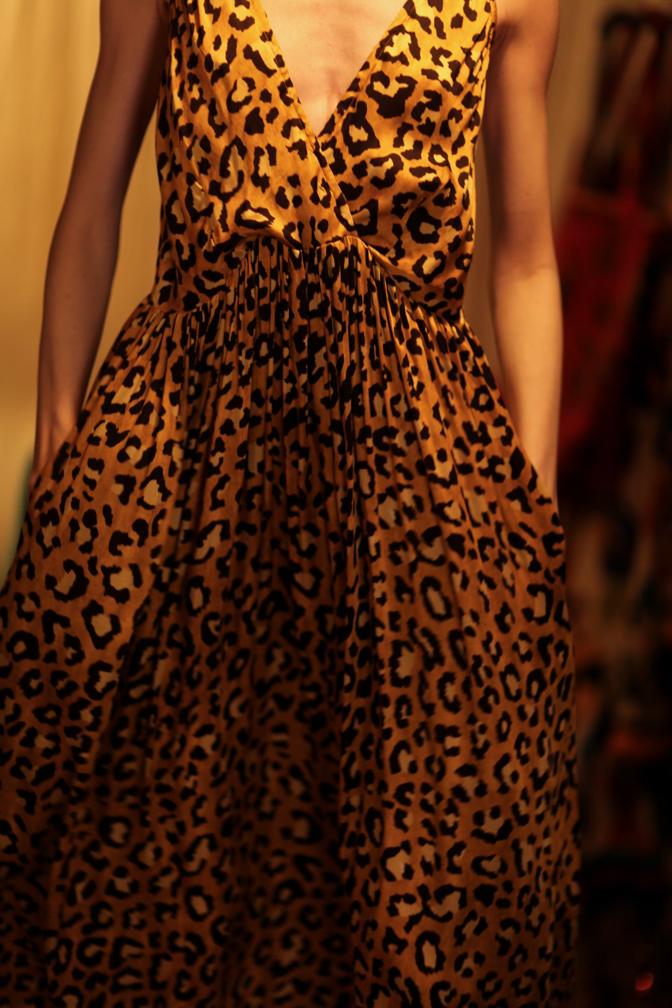 SILK DRESS LILY LEO PRINT DARK
