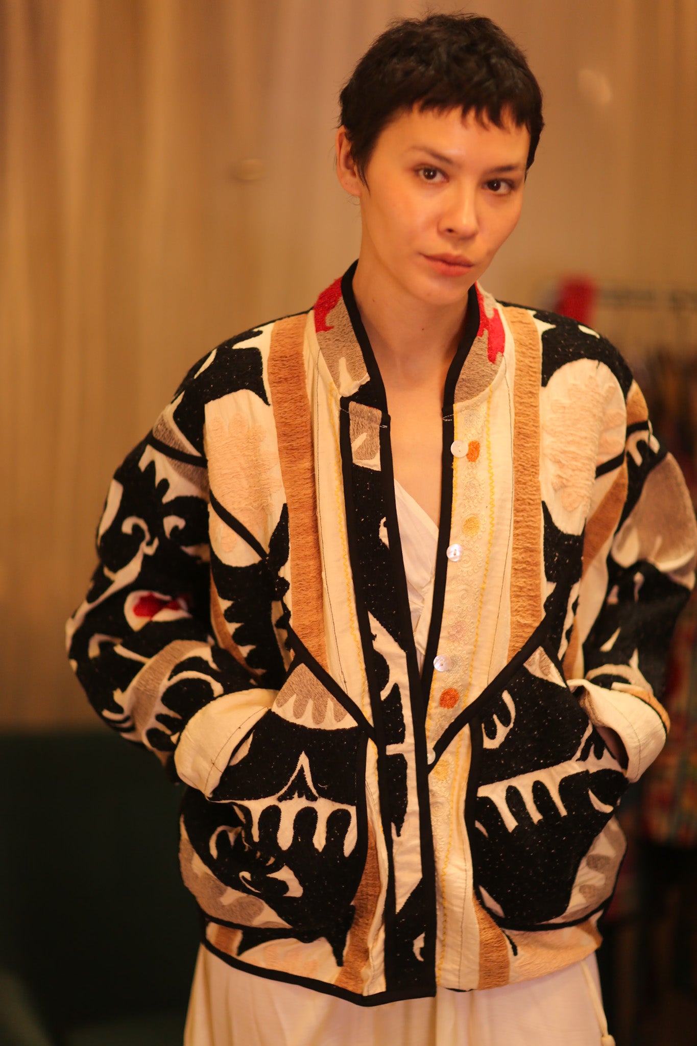 EMBROIDERED SUZANI JACKET INPARA