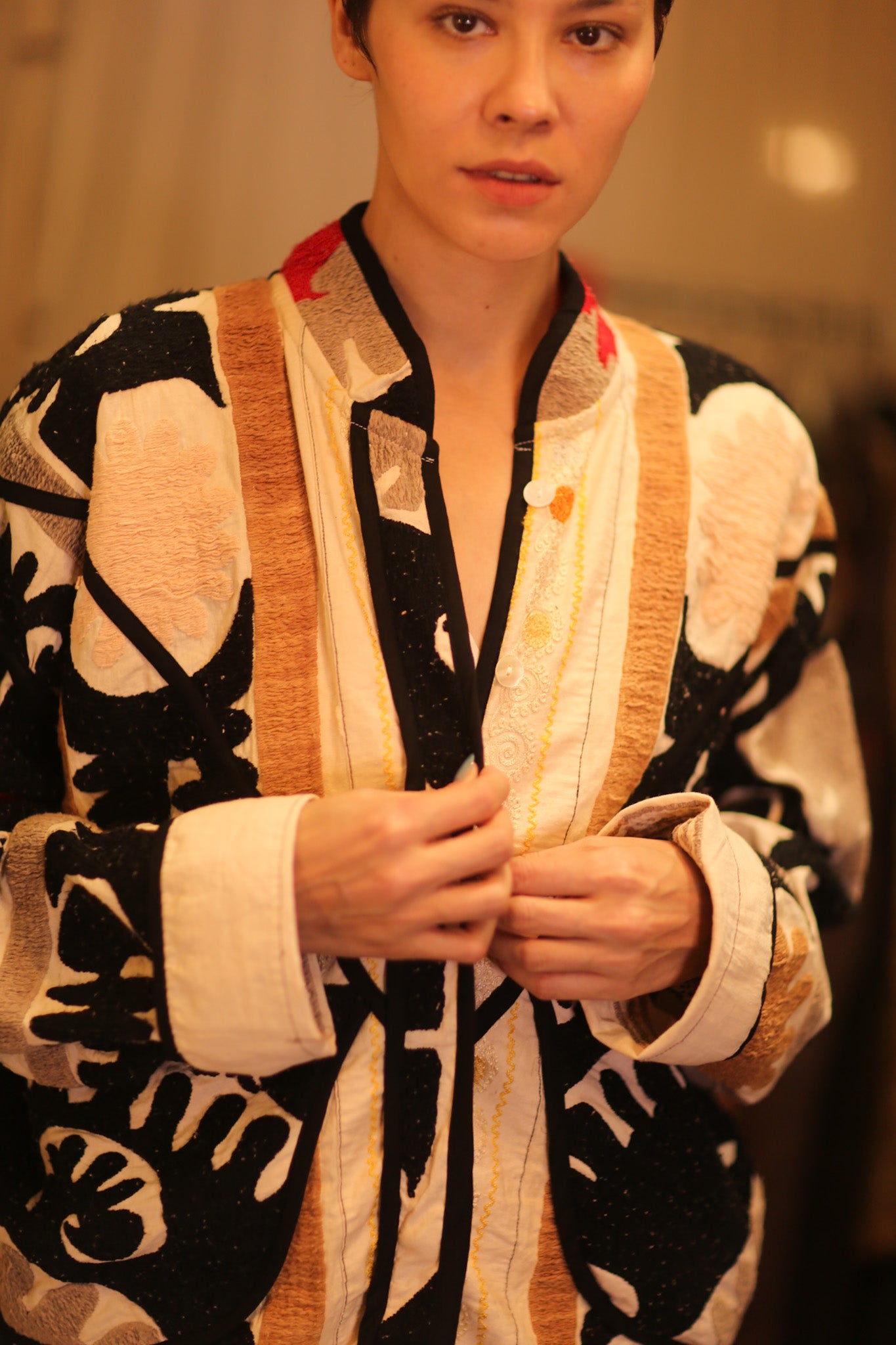 EMBROIDERED SUZANI JACKET INPARA